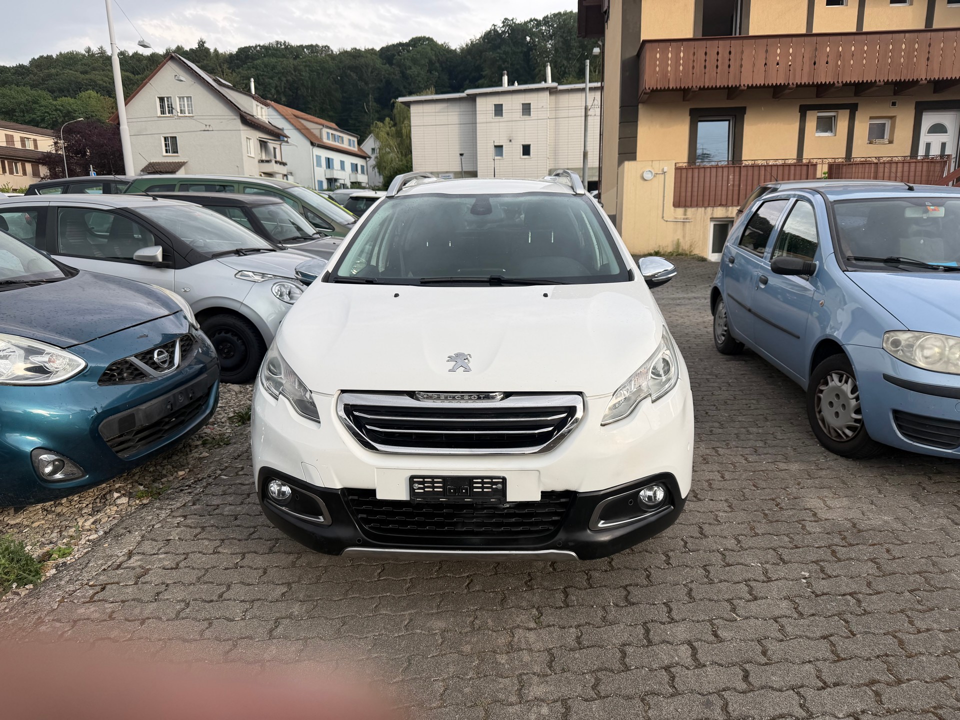 PEUGEOT 2008 1.6 e-HDi Active EGS6-image-0