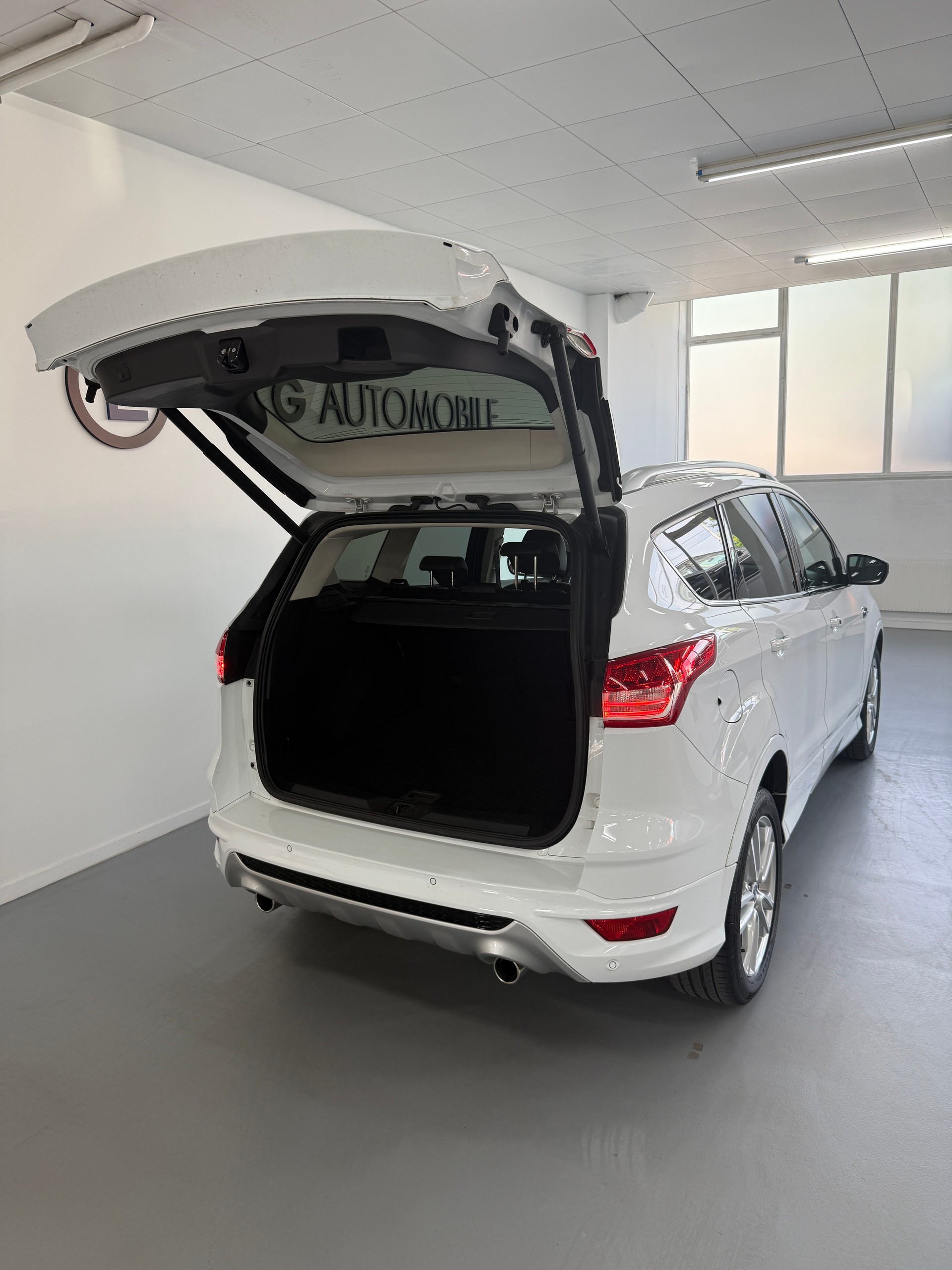 FORD Kuga 2.0 TDCi Titanium 4WD PowerShift-image-14