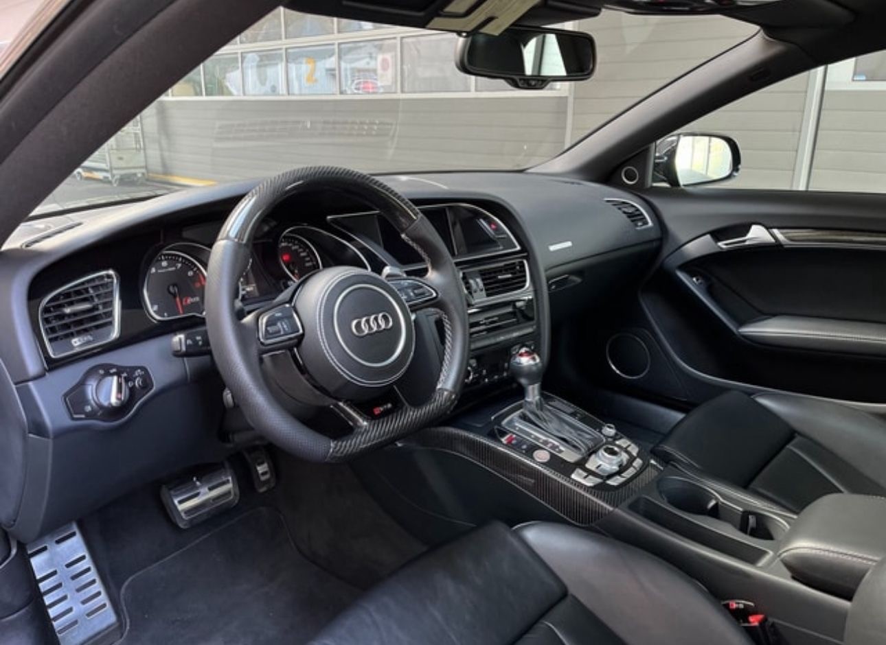 AUDI 4.2 V8 FSI quattro S-Tronic-image-2