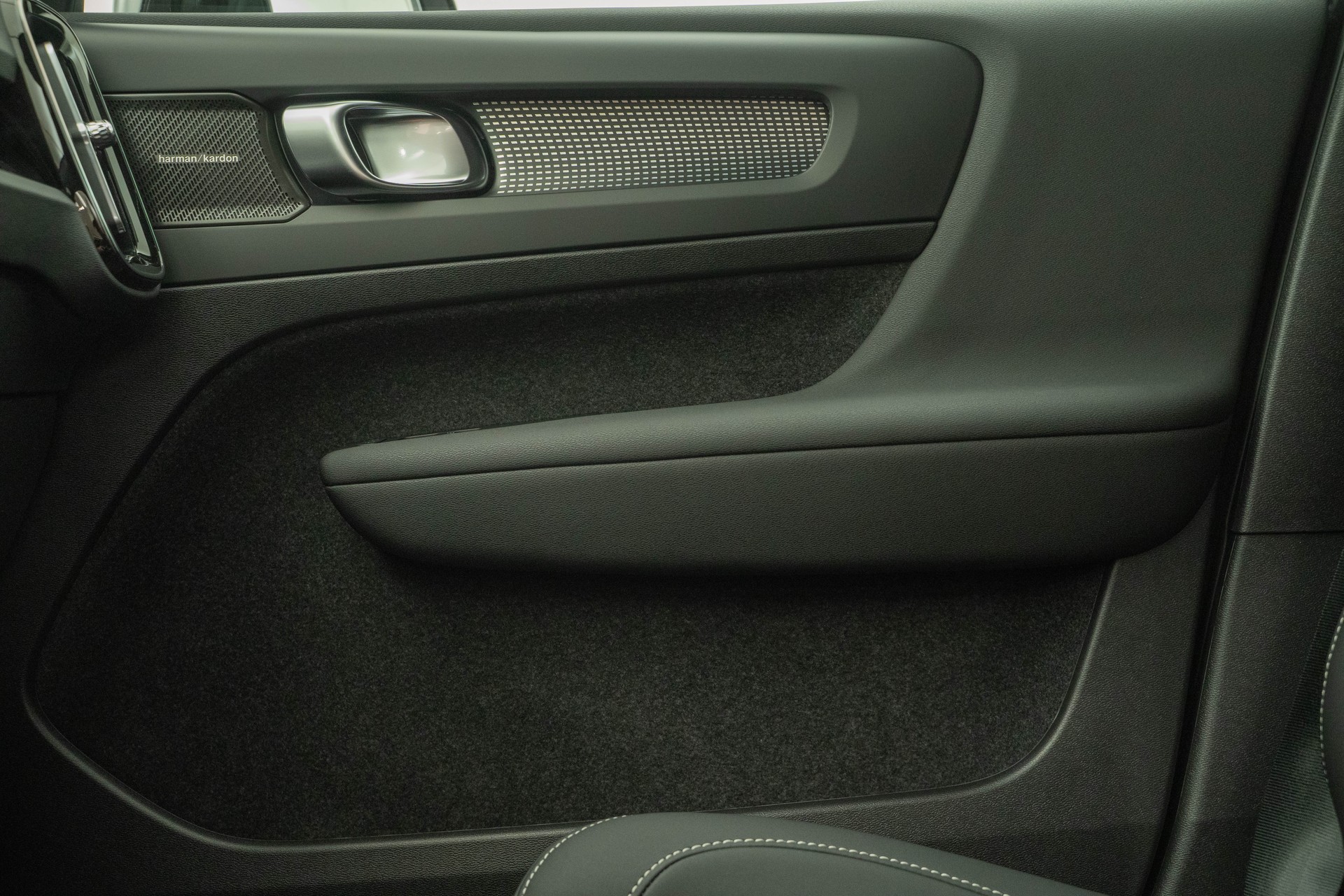 VOLVO EX40 Twin Performance Ultra AWD-image-13
