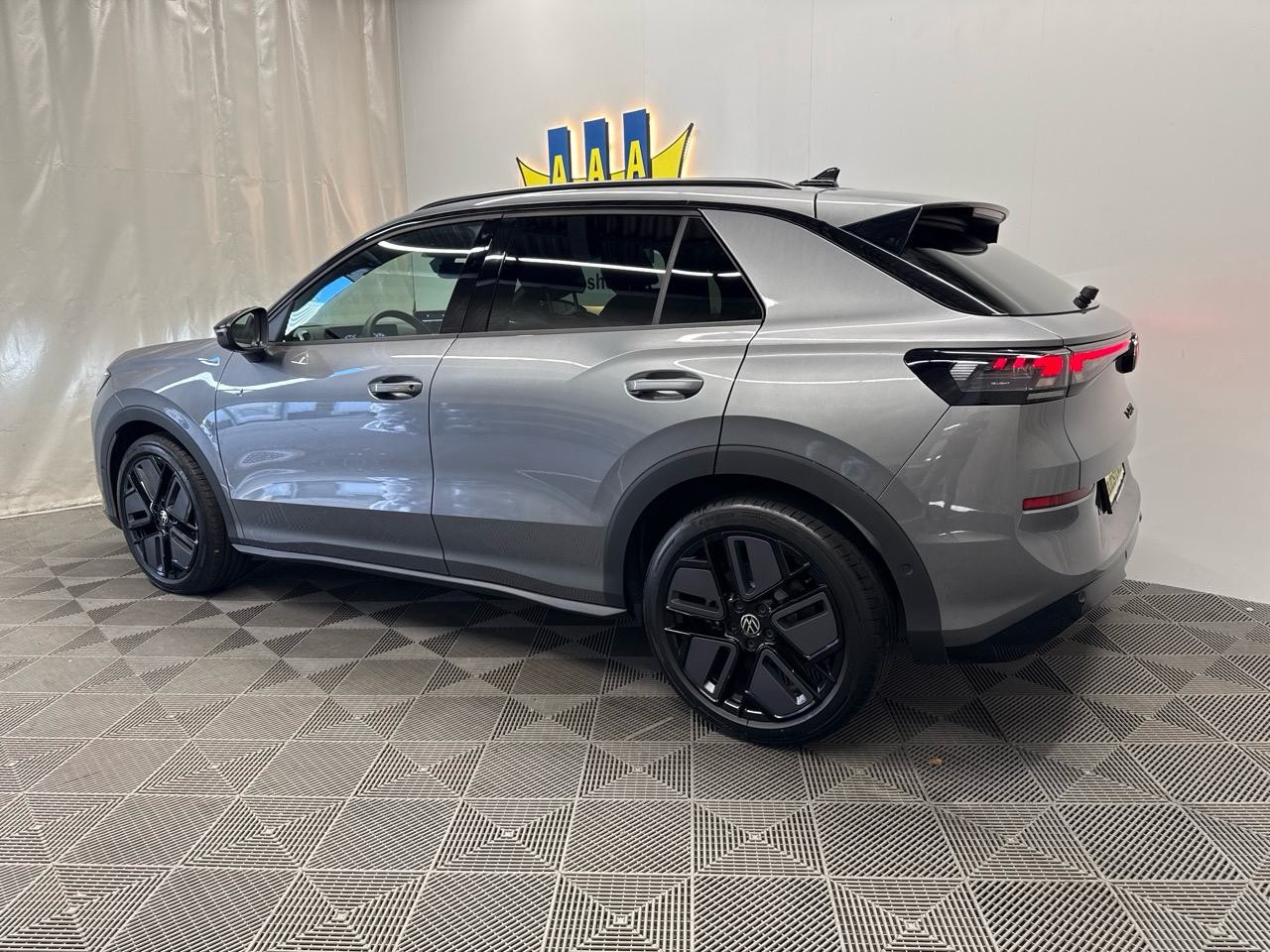 VW T-Roc 1.5 eTSI mHEV R-Line DSG-image-1