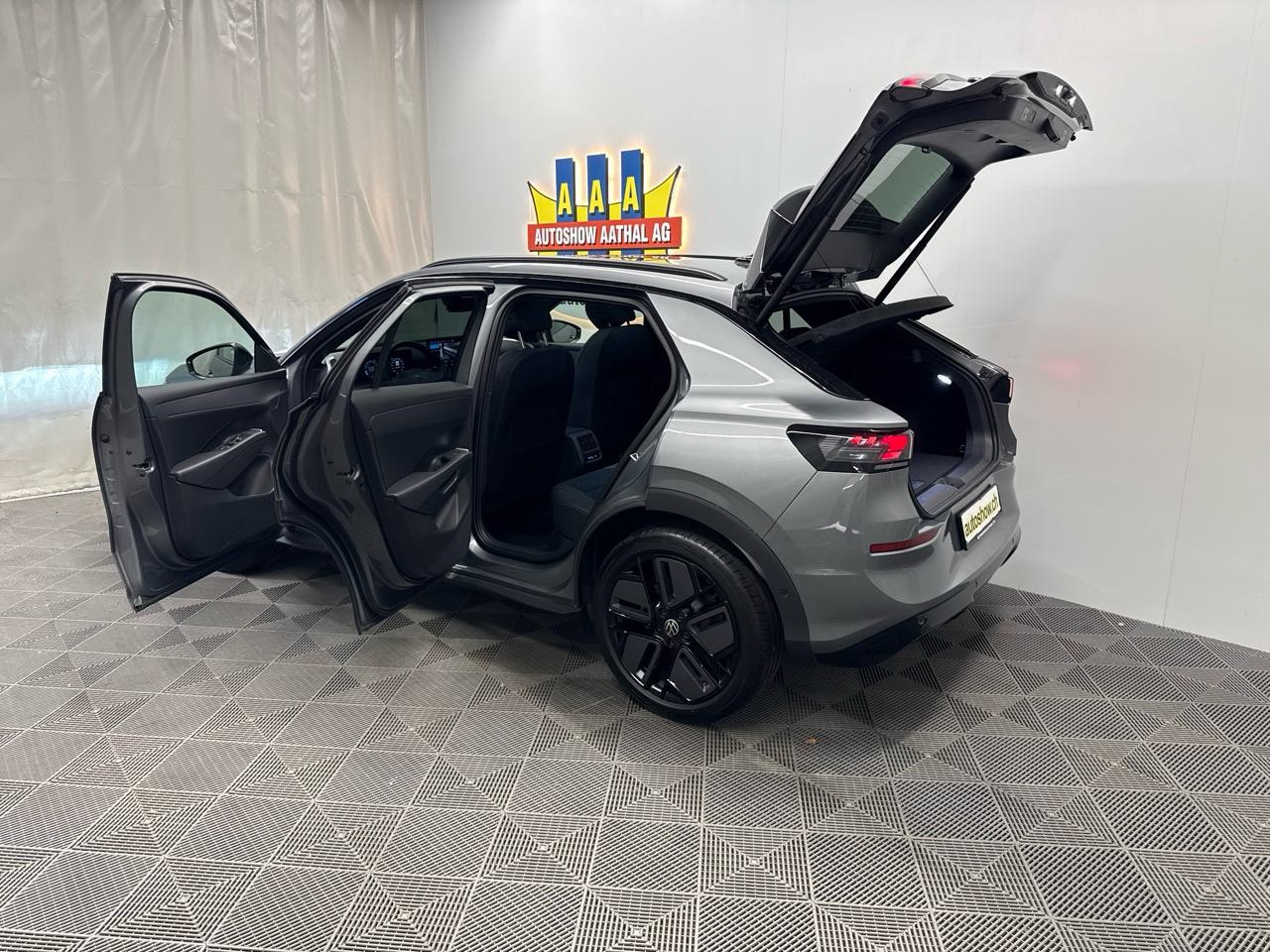 VW T-Roc 1.5 eTSI mHEV R-Line DSG-image-16