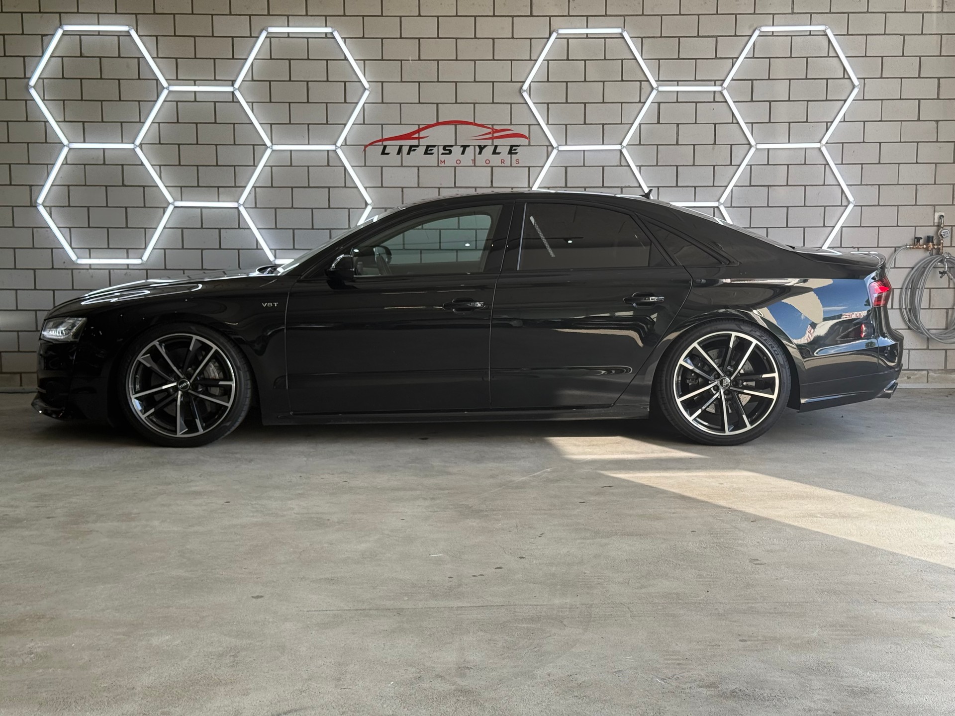 AUDI S8 4.0 TFSI V8 plus quattro tiptronic-image-1