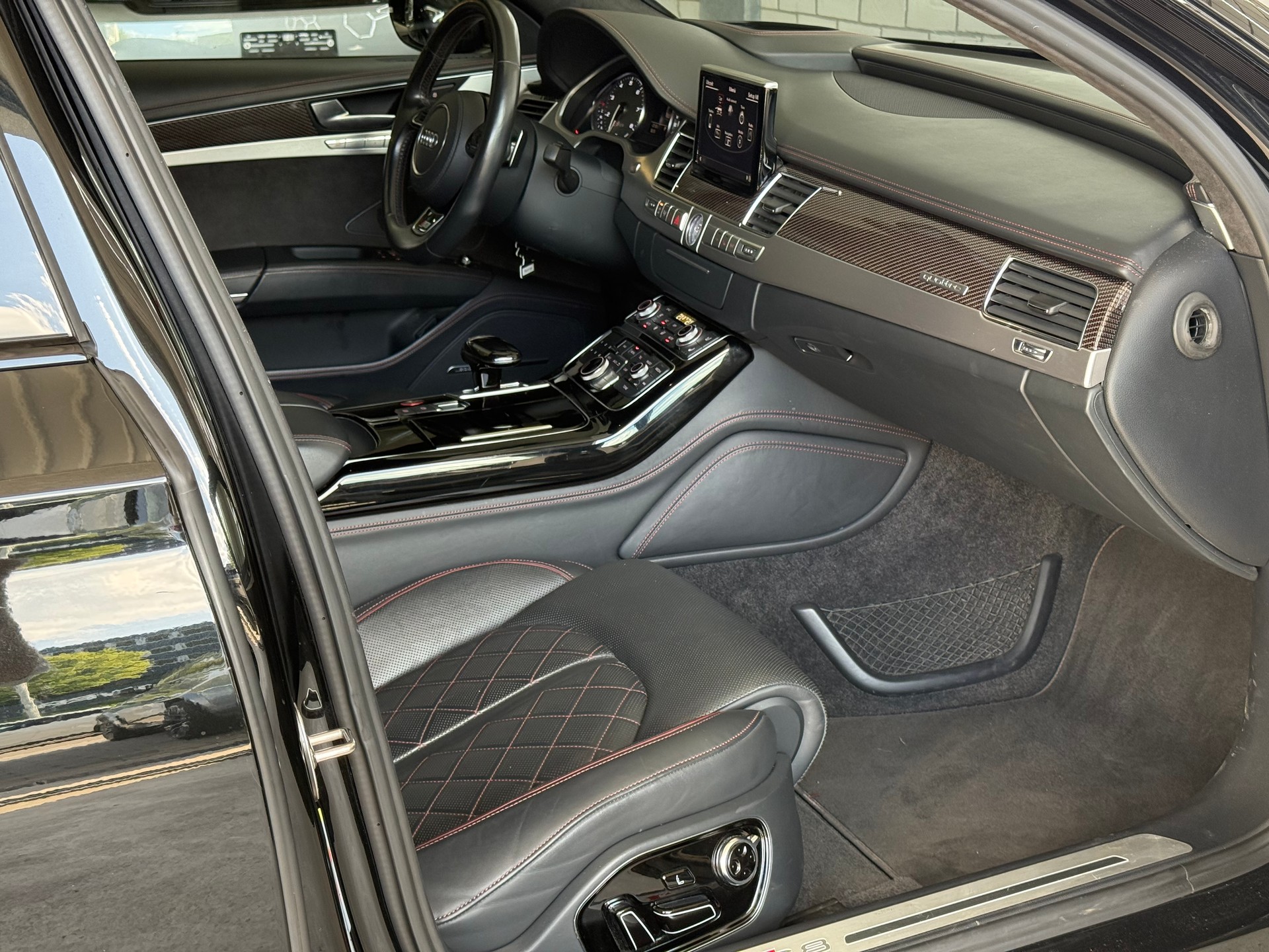 AUDI S8 4.0 TFSI V8 plus quattro tiptronic-image-6