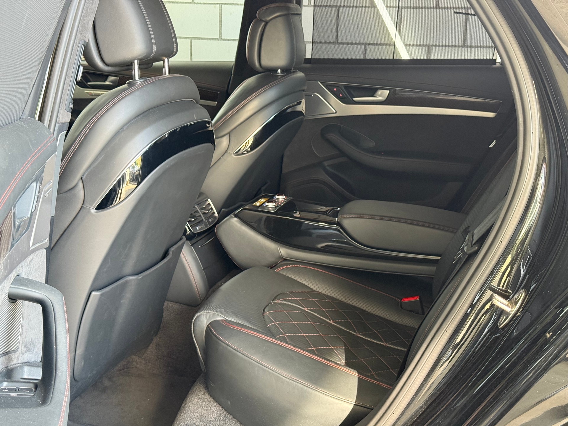 AUDI S8 4.0 TFSI V8 plus quattro tiptronic-image-12