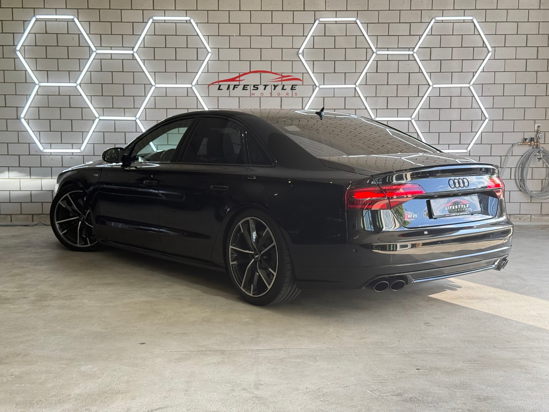 AUDI S8 4.0 TFSI V8 plus quattro tiptronic-image-2