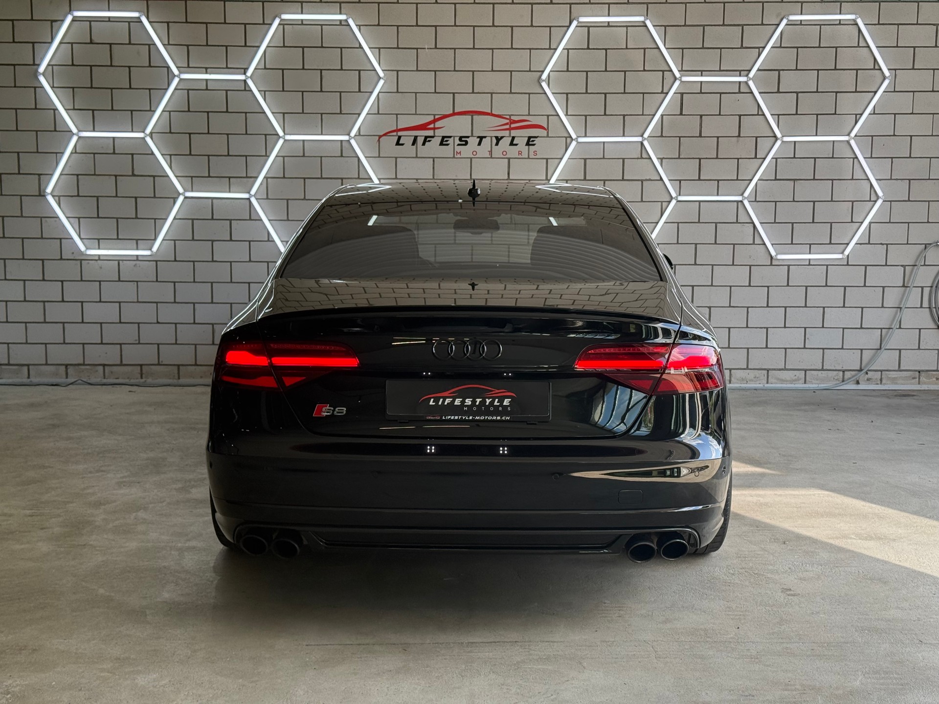 AUDI S8 4.0 TFSI V8 plus quattro tiptronic-image-3