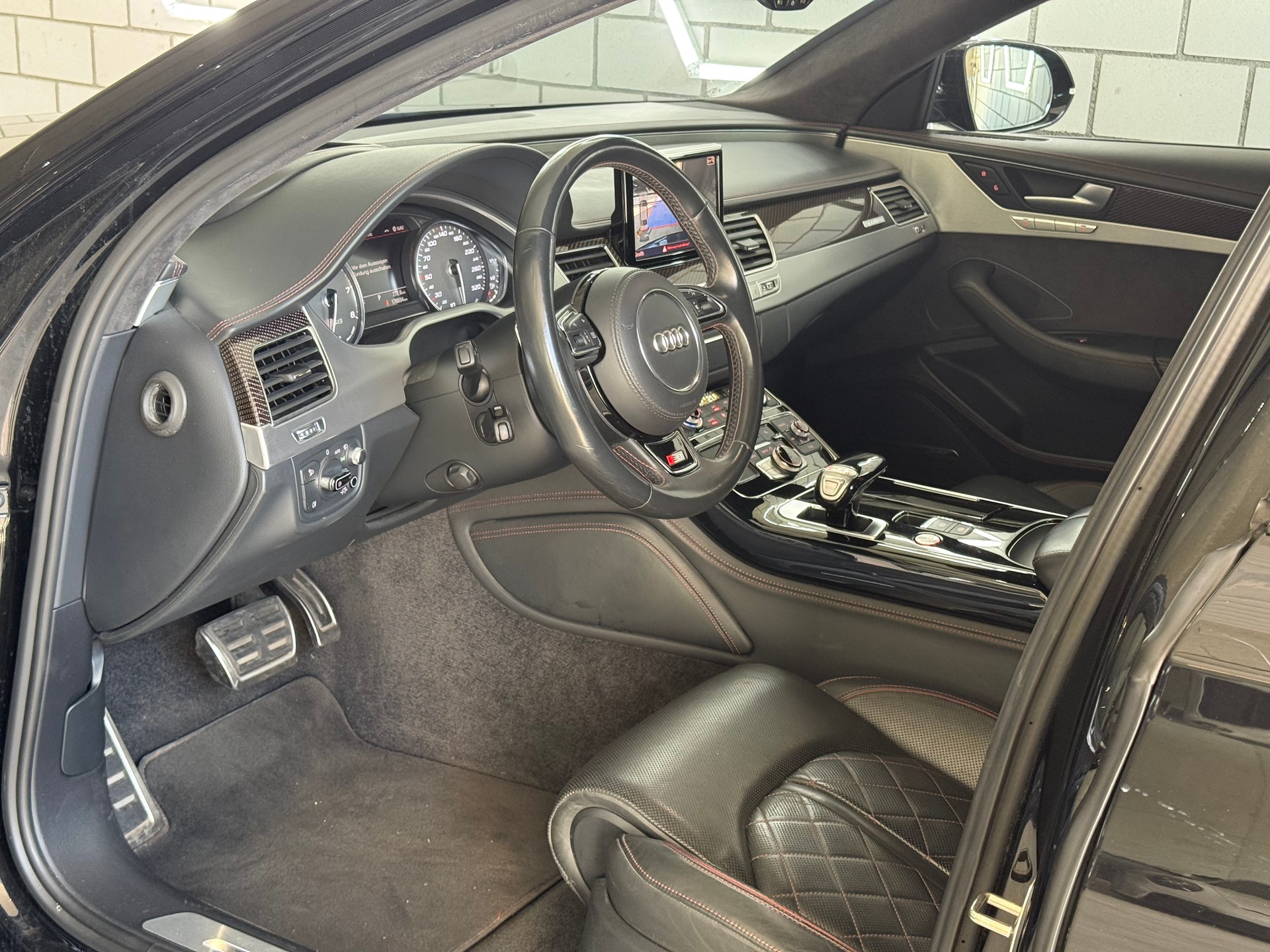 AUDI S8 4.0 TFSI V8 plus quattro tiptronic-image-4