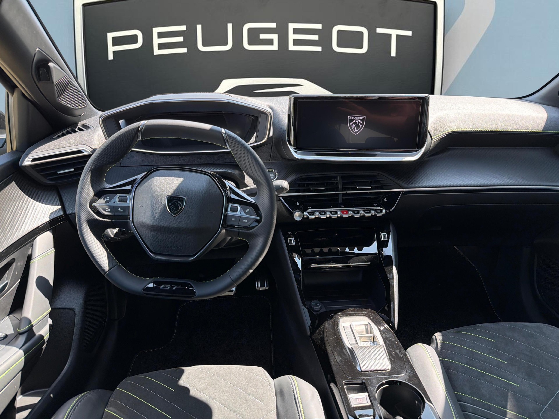 PEUGEOT 208 1.2 Hybrid 145 GT Exclusive-image-10