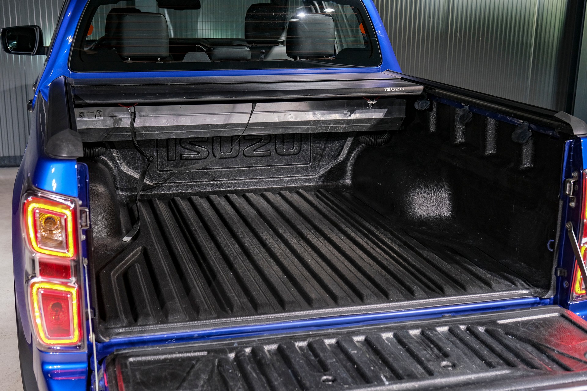 ISUZU D-MAX 1.9 SpaceCab N60FF 4x4 AT-image-24
