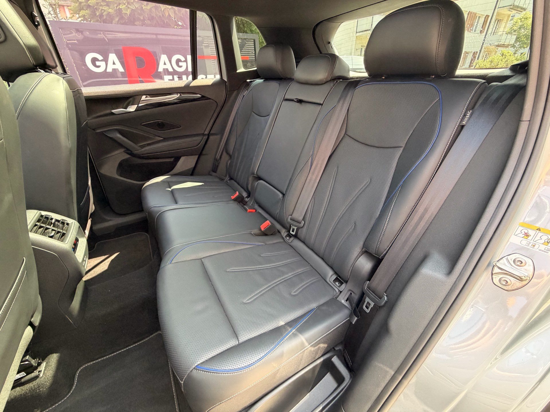 VW Tiguan 2.0 TDI DSG 4MOTION R-LINE *** PANORAMAGLASDACH & 360 GRAD KAMERA ***-image-28