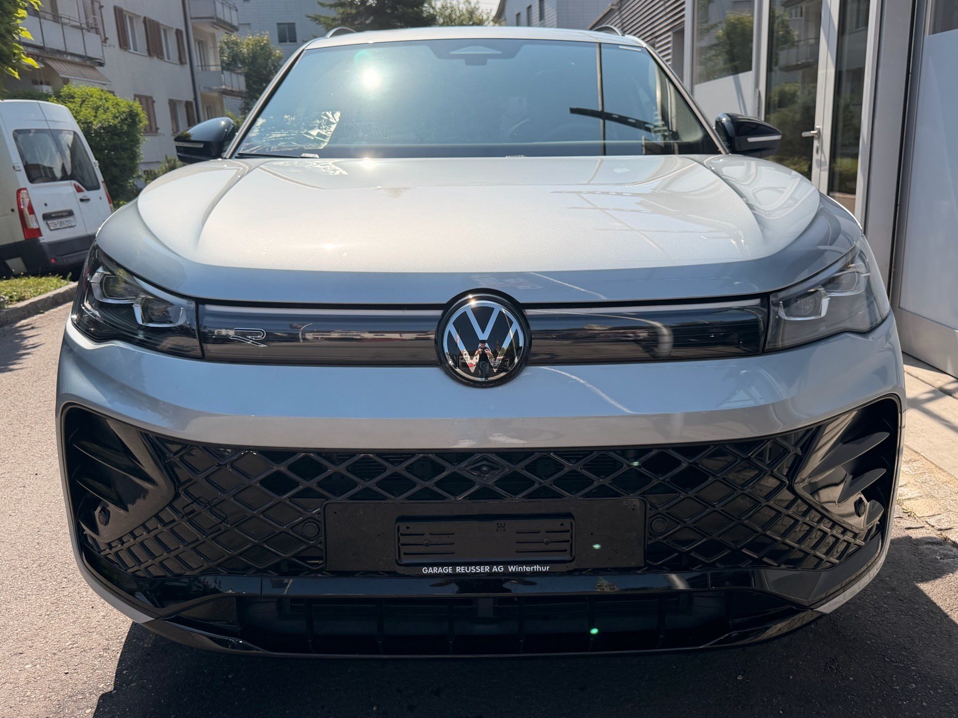 VW Tiguan 2.0 TDI DSG 4MOTION R-LINE *** PANORAMAGLASDACH & 360 GRAD KAMERA ***-showroom-element-1
