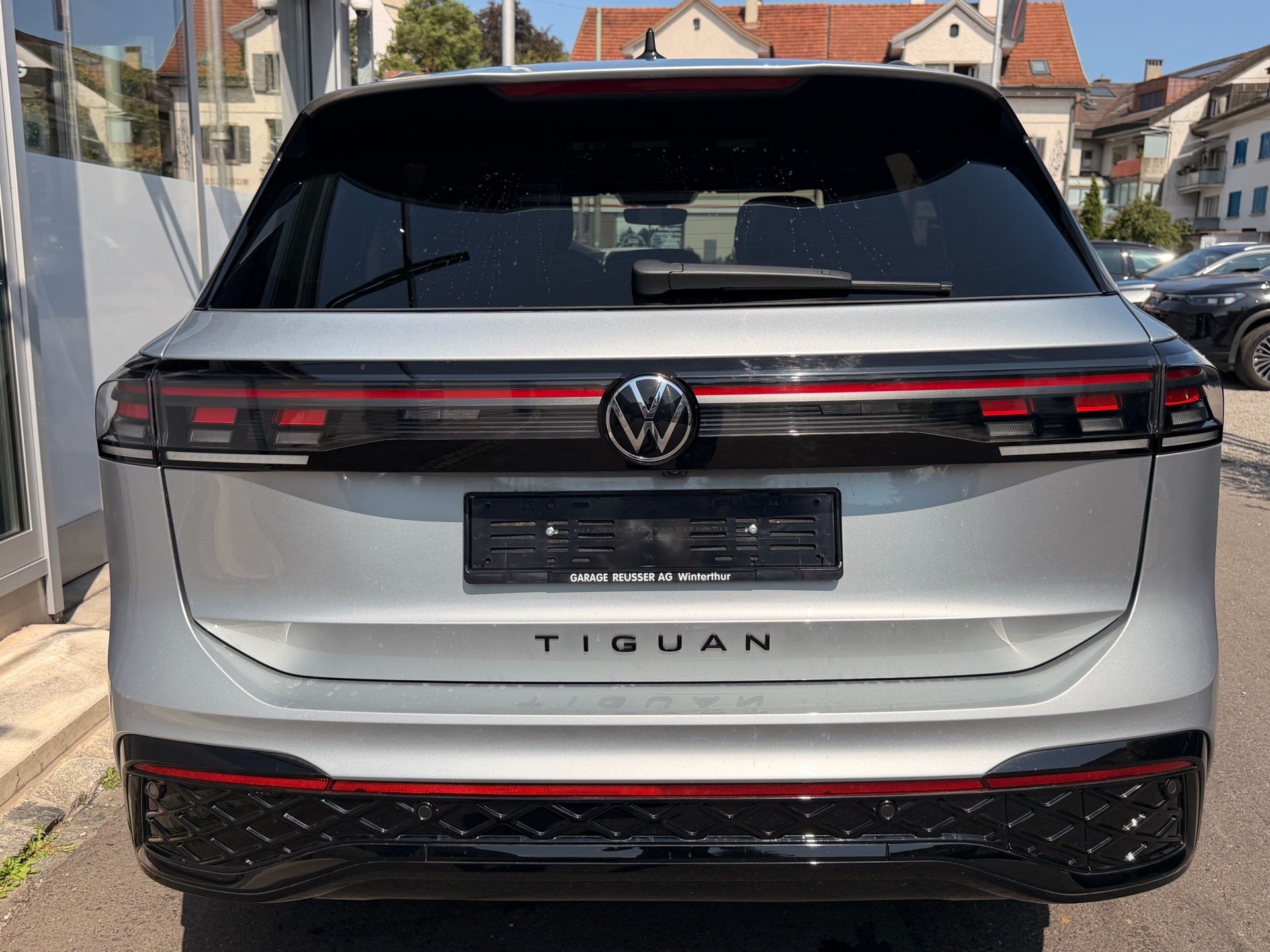 VW Tiguan 2.0 TDI DSG 4MOTION R-LINE *** PANORAMAGLASDACH & 360 GRAD KAMERA ***-image-4
