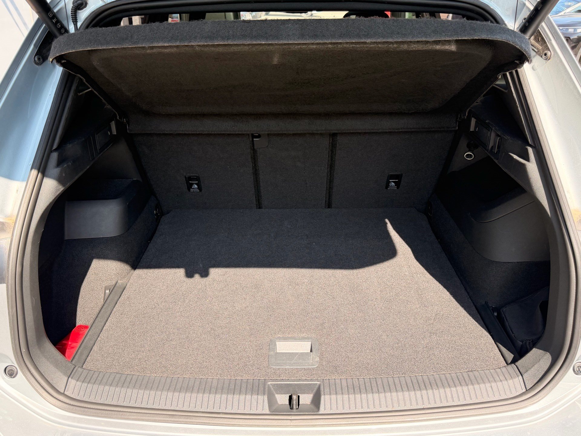 VW Tiguan 2.0 TDI DSG 4MOTION R-LINE *** PANORAMAGLASDACH & 360 GRAD KAMERA ***-image-29