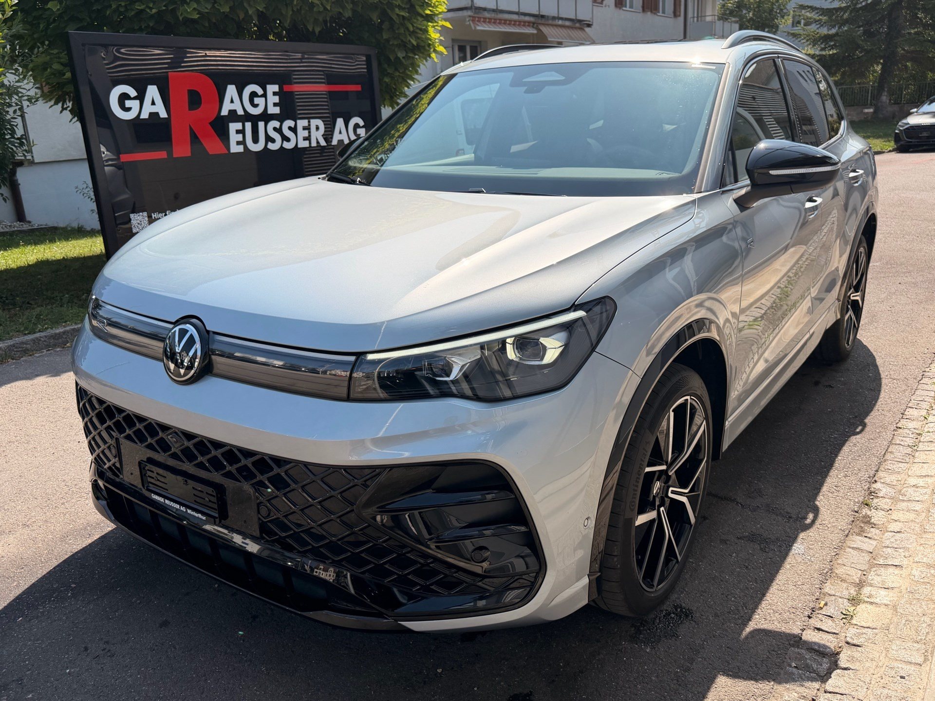 VW Tiguan 2.0 TDI DSG 4MOTION R-LINE *** PANORAMAGLASDACH & 360 GRAD KAMERA ***