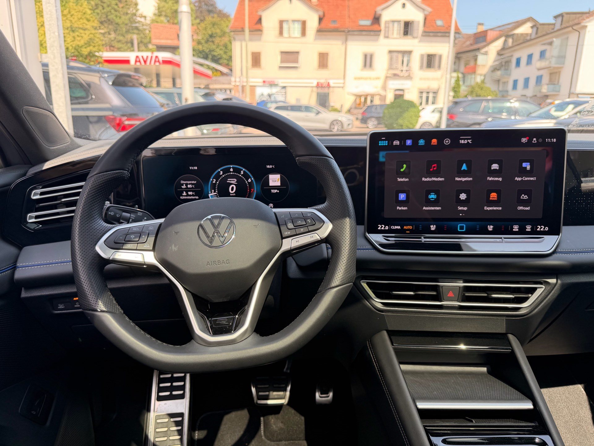VW Tiguan 2.0 TDI DSG 4MOTION R-LINE *** PANORAMAGLASDACH & 360 GRAD KAMERA ***-image-8