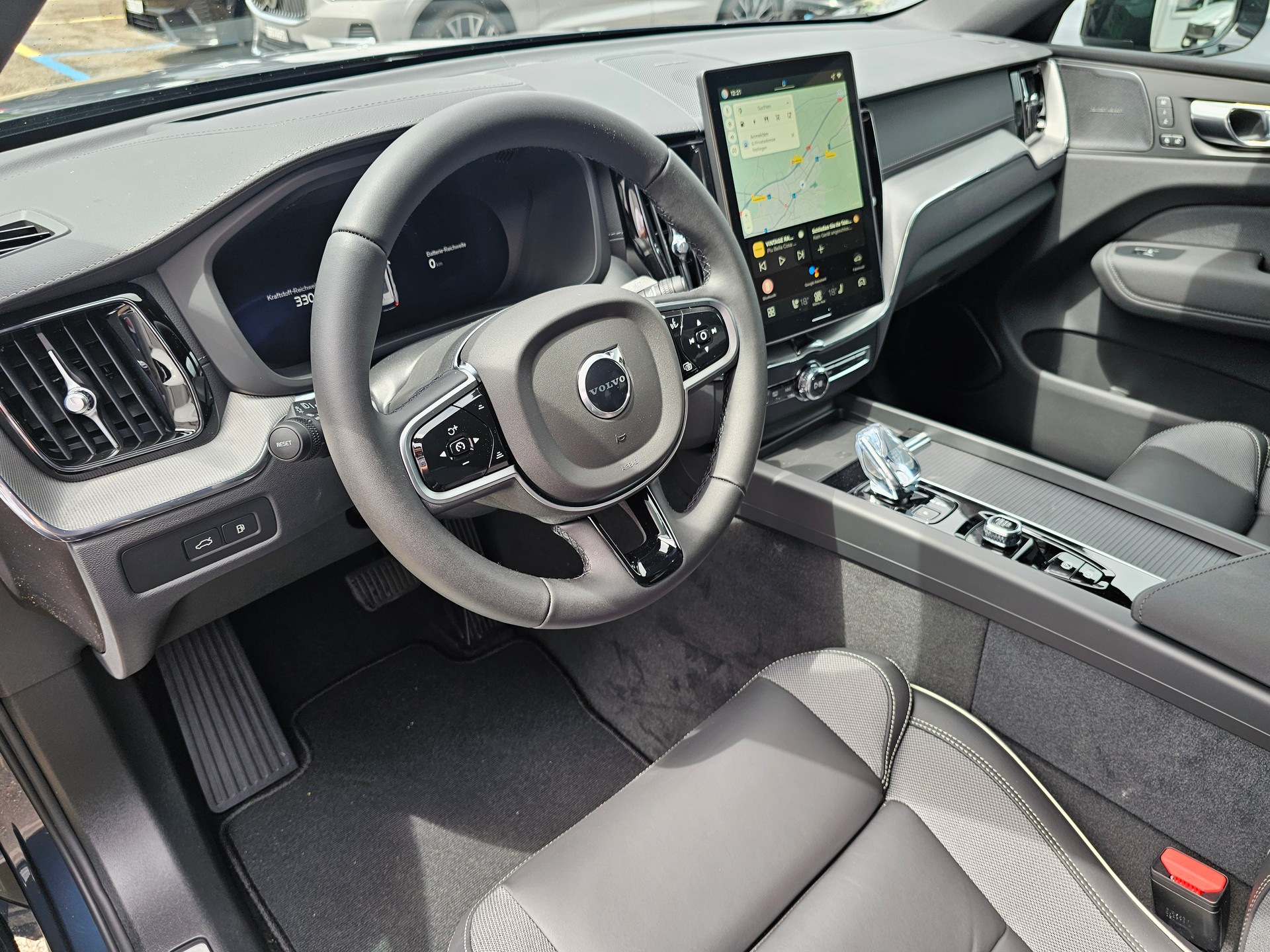 VOLVO XC60 2.0 T6 TE Black Edition eAWD-image-9