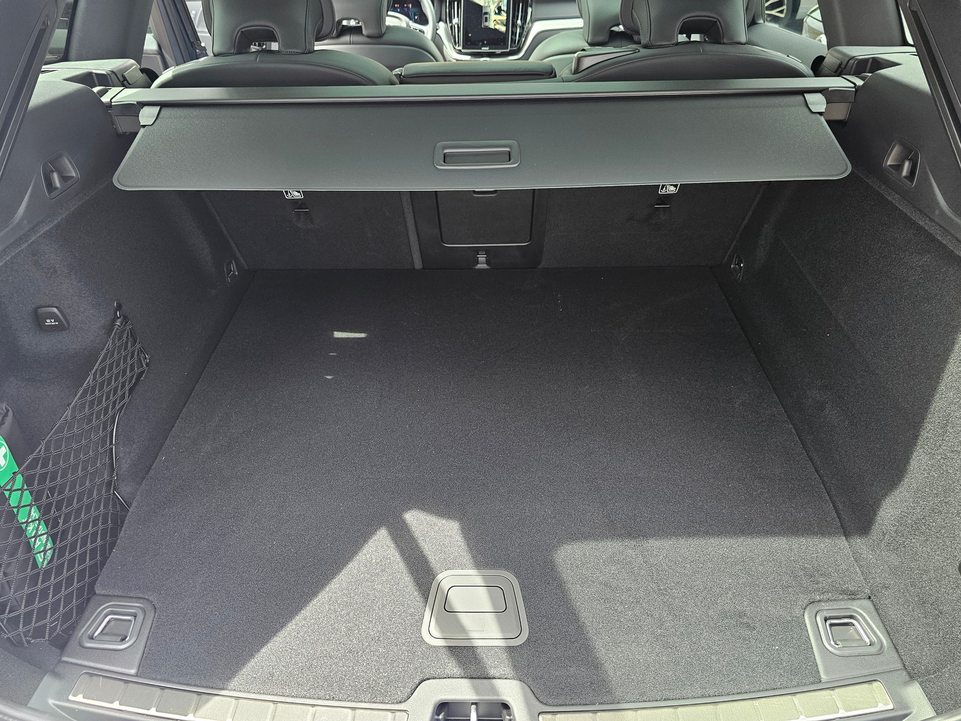 VOLVO XC60 2.0 T6 TE Black Edition eAWD-image-17