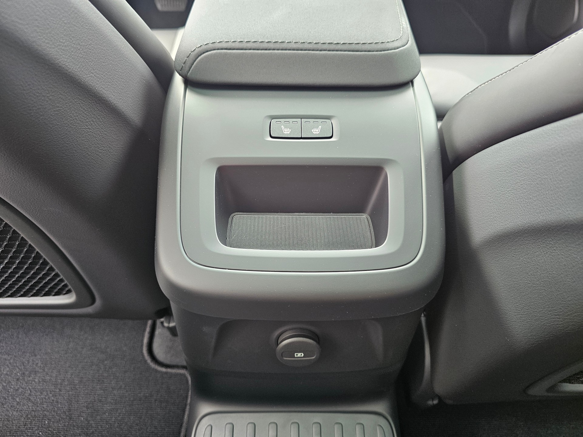 VOLVO XC60 2.0 T6 TE Black Edition eAWD-image-16