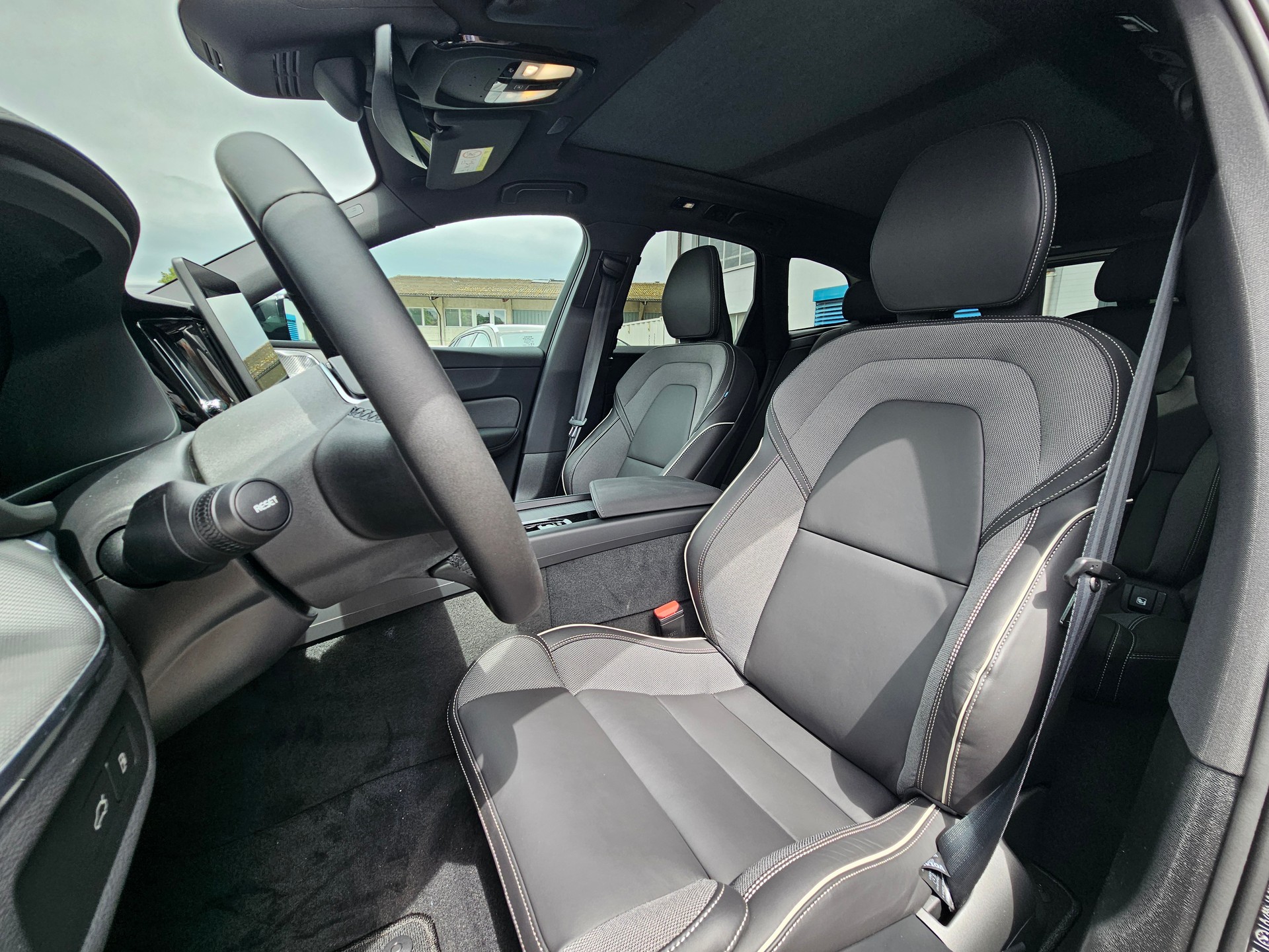 VOLVO XC60 2.0 T6 TE Black Edition eAWD-image-8