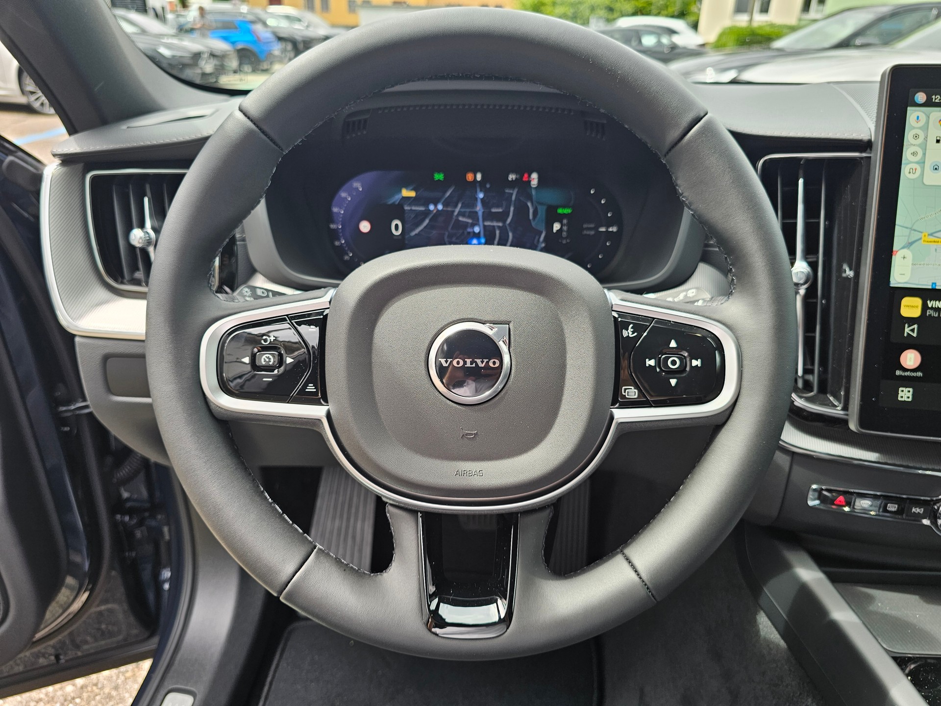 VOLVO XC60 2.0 T6 TE Black Edition eAWD-image-10