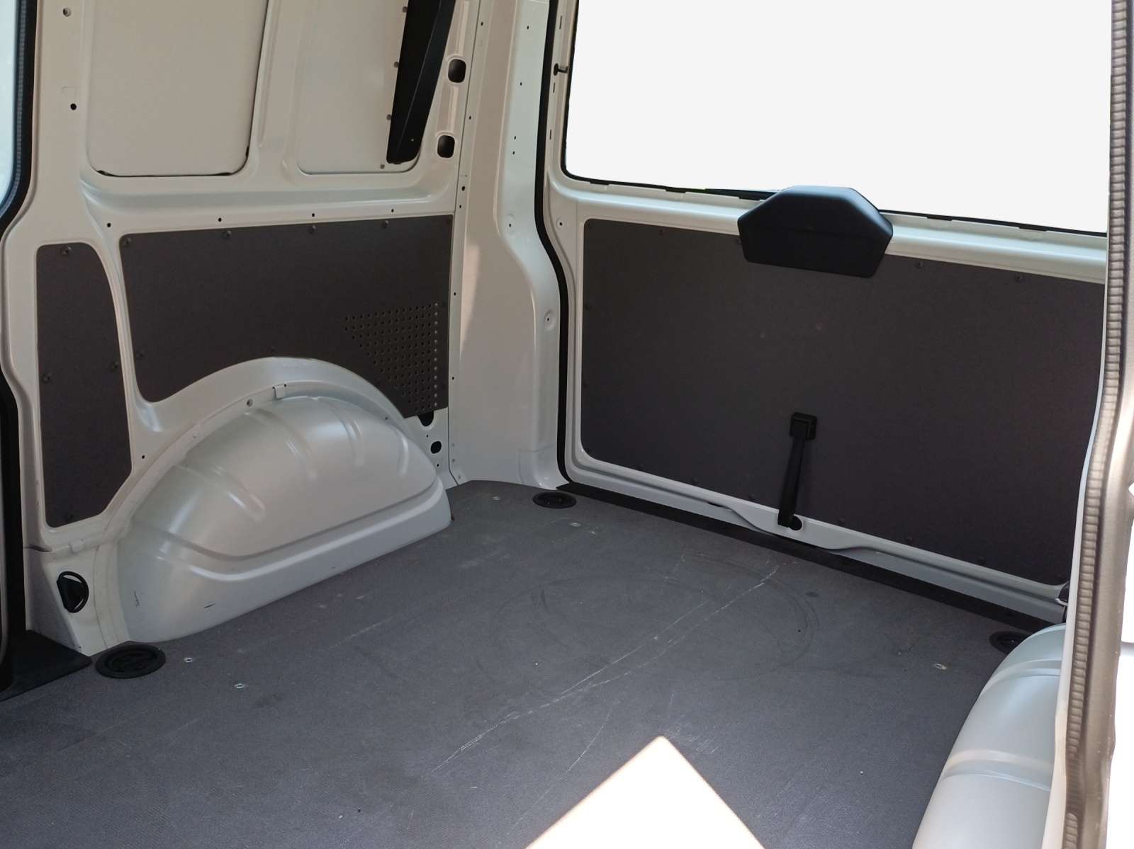 VW T6.1 2.0 TDI DSG-image-11