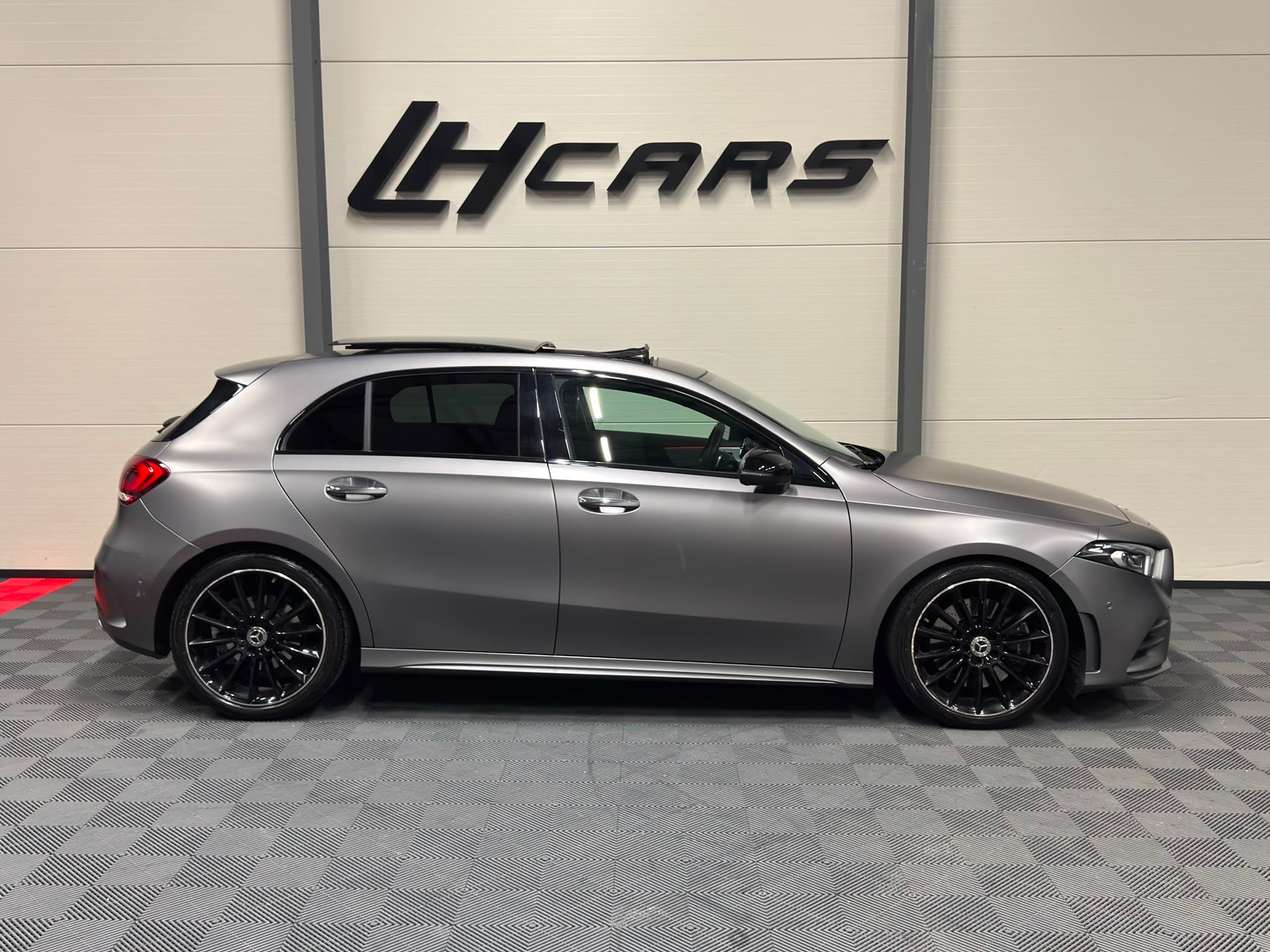 MERCEDES-BENZ A 250 AMG Line 4m " MATT "-image-4