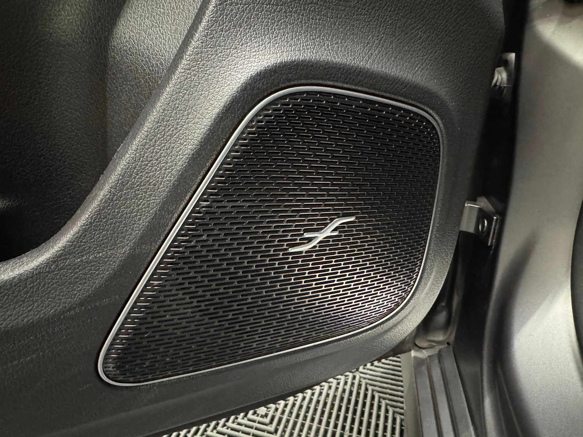 MERCEDES-BENZ A 250 AMG Line 4m " MATT "-image-15