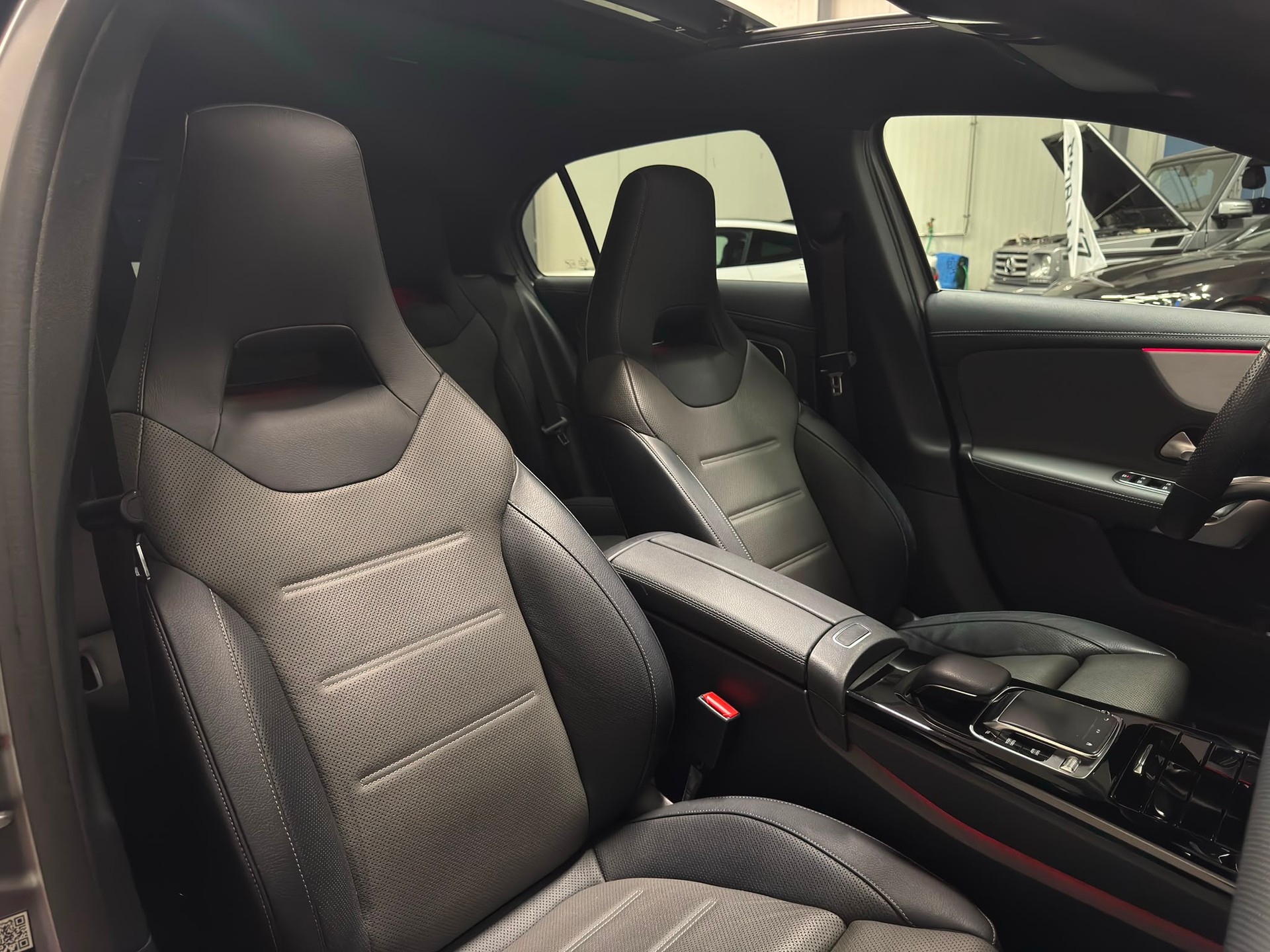 MERCEDES-BENZ A 250 AMG Line 4m " MATT "-image-12
