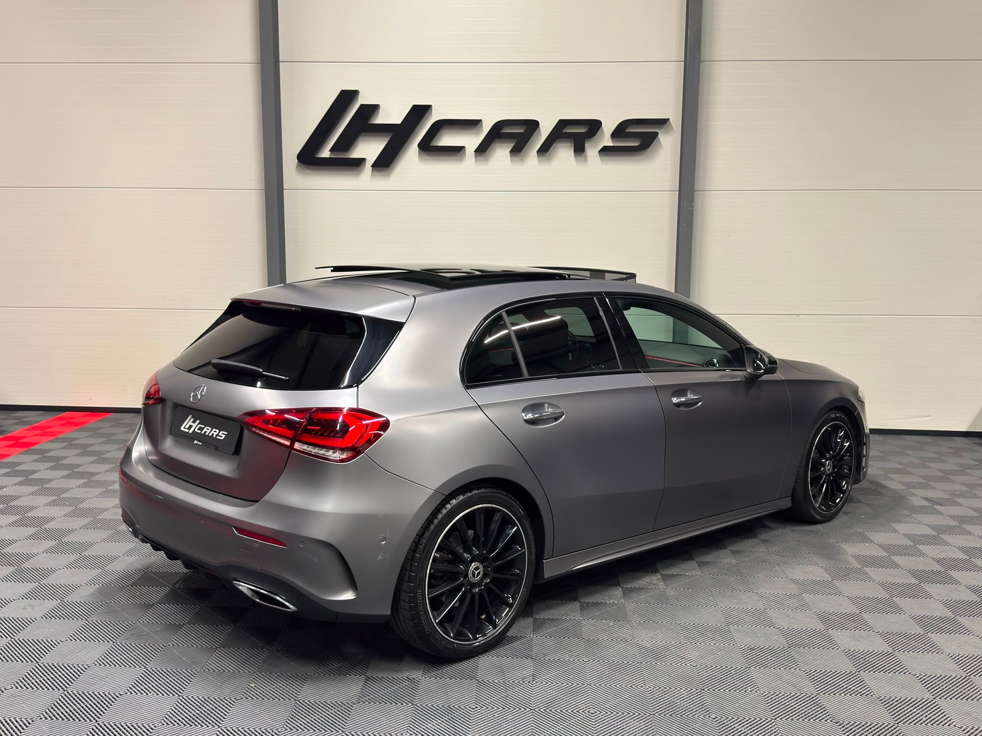 MERCEDES-BENZ A 250 AMG Line 4m " MATT "-image-3