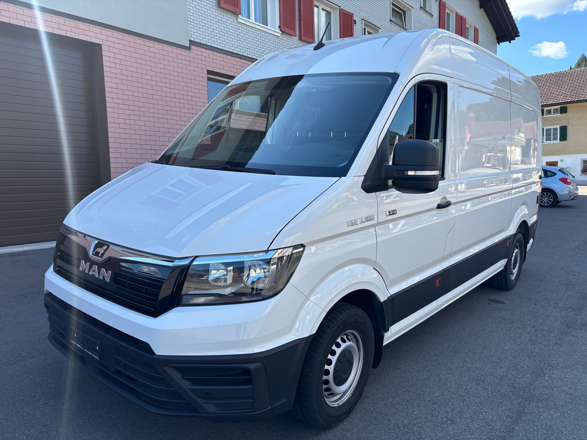 MAN TGE 3.180 Standard 4x4 A-image-0