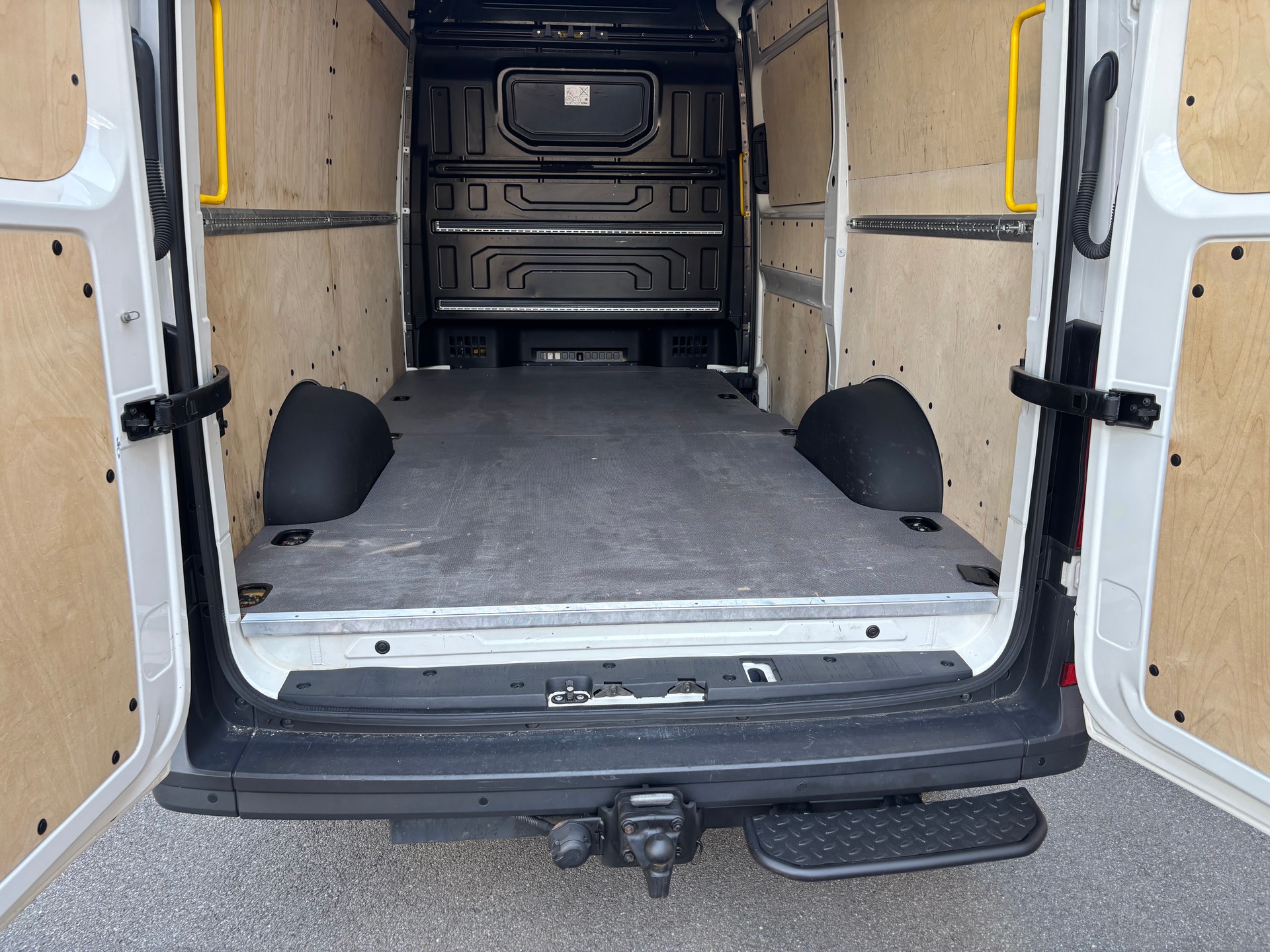 MAN TGE 3.180 Standard 4x4 A-image-9