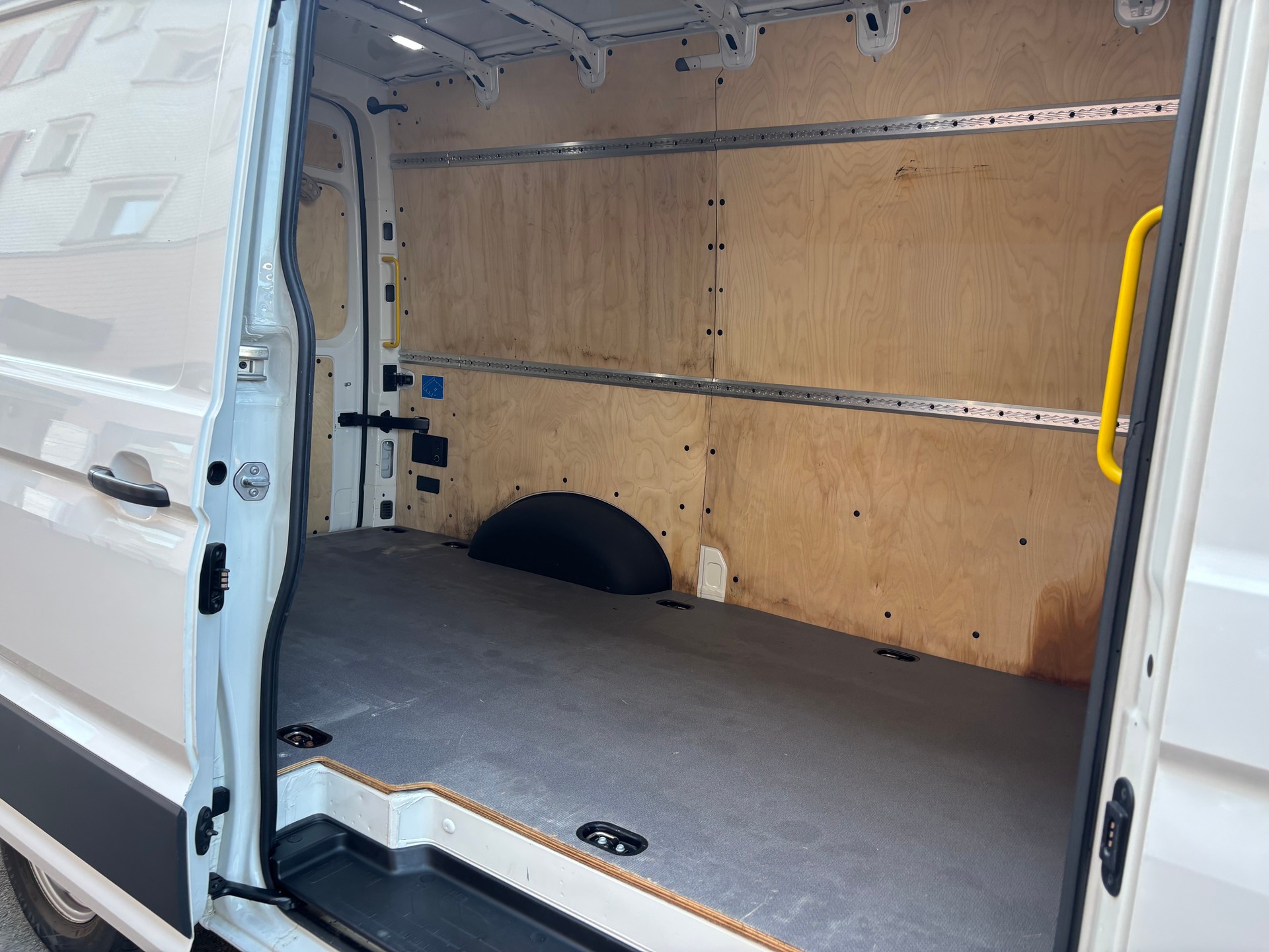 MAN TGE 3.180 Standard 4x4 A-image-7