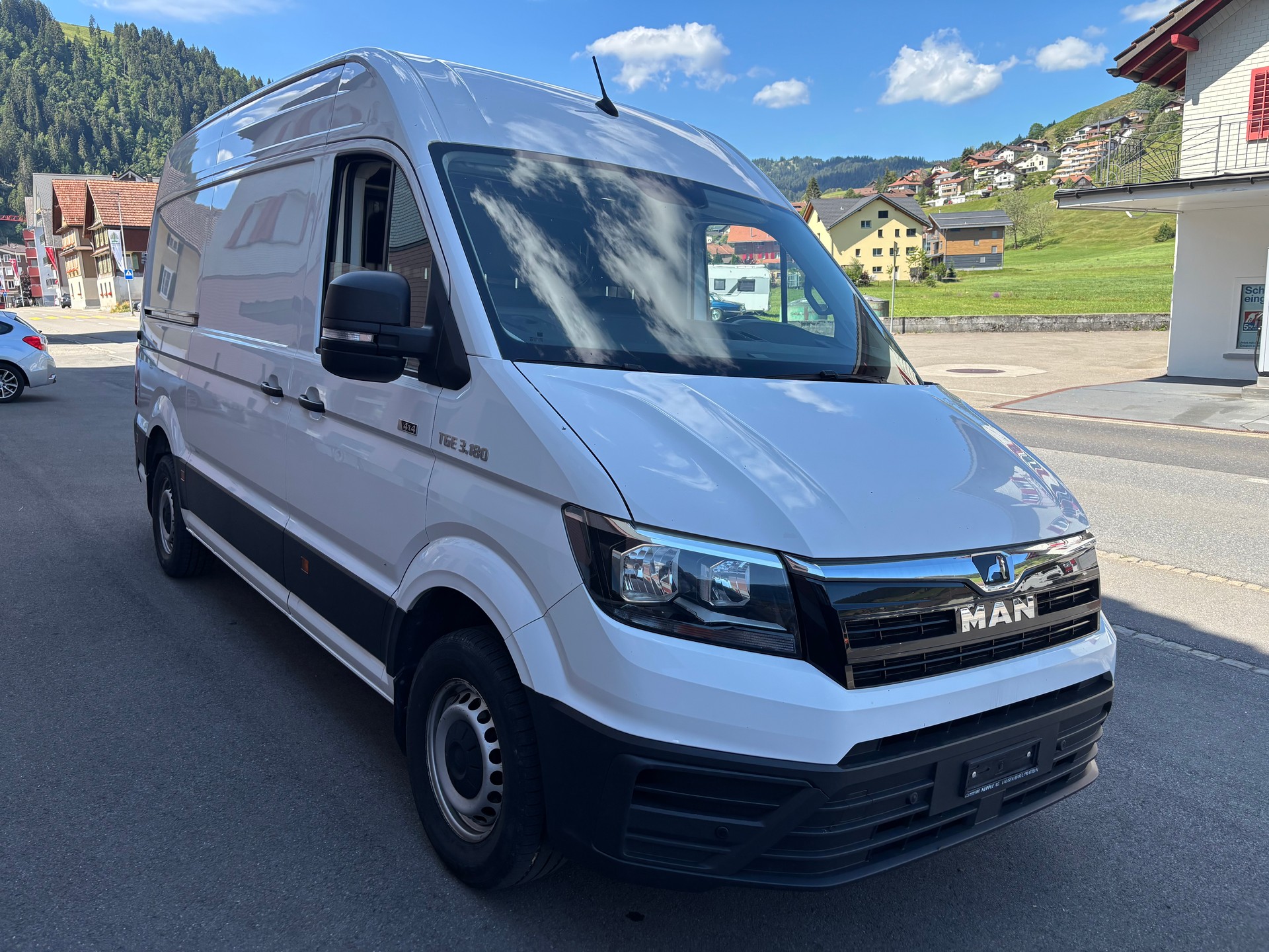 MAN TGE 3.180 Standard 4x4 A-image-1