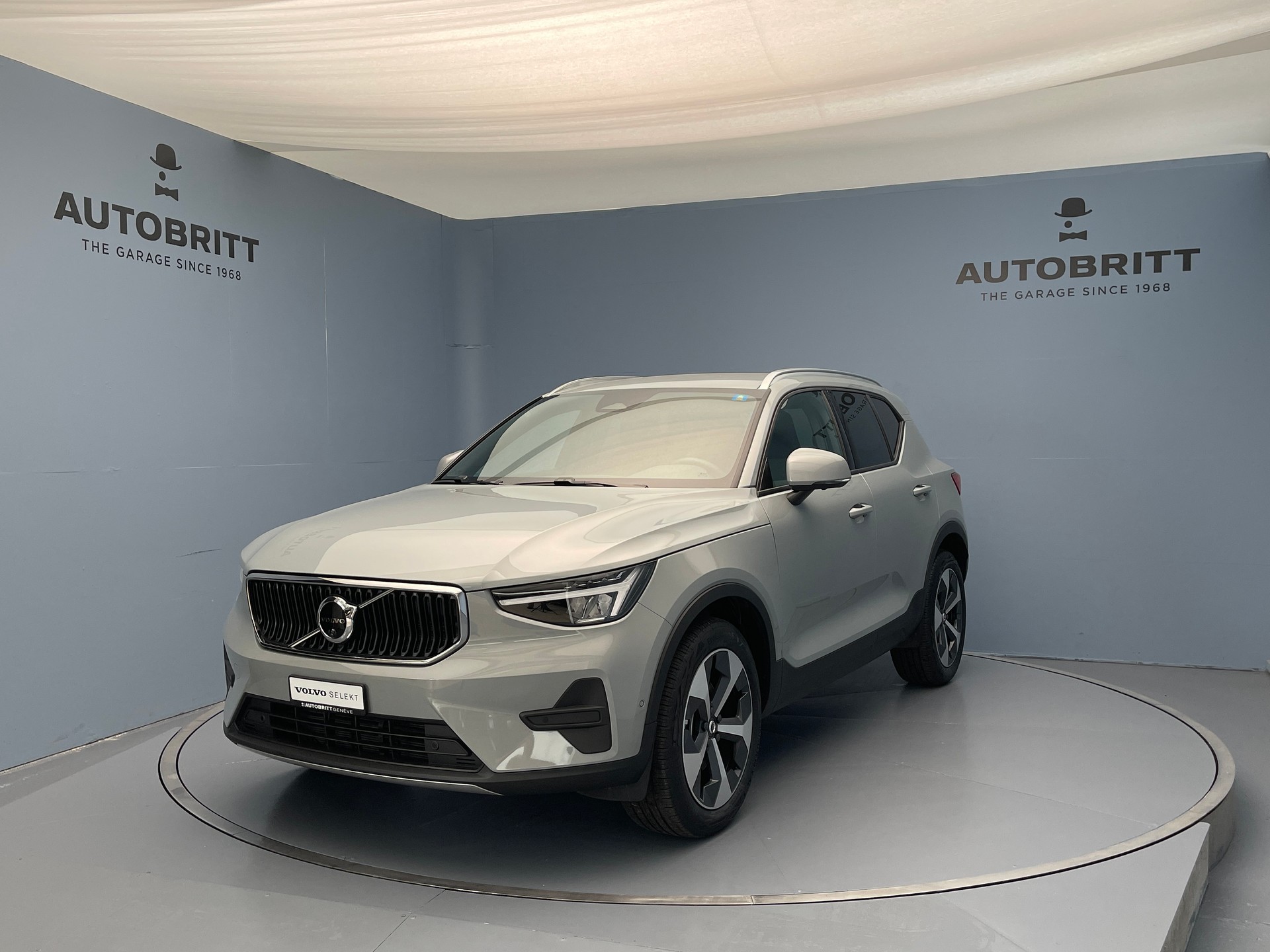 VOLVO XC40 2.0 B3 MH XCITE