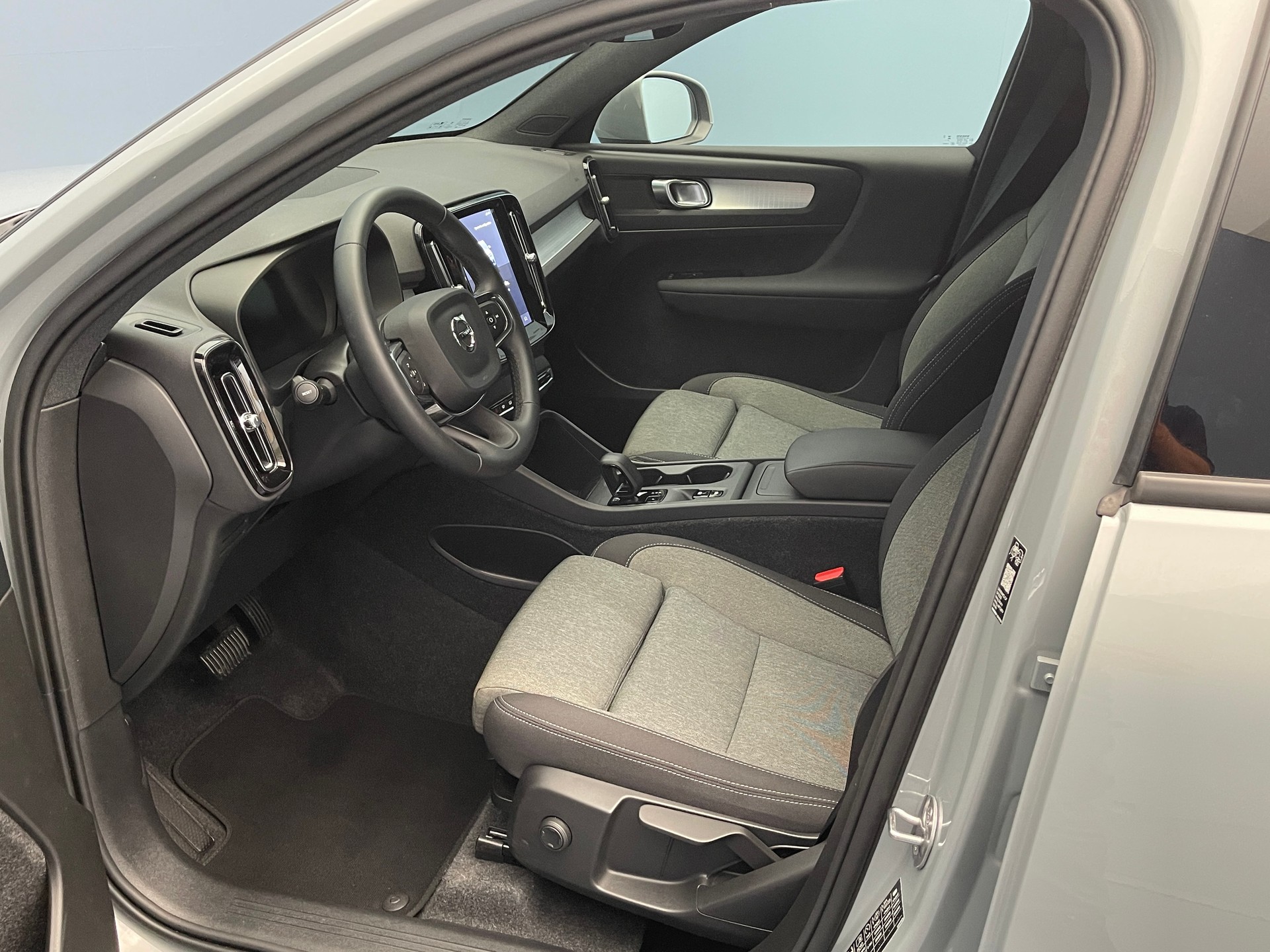 VOLVO XC40 2.0 B3 MH XCITE-image-13