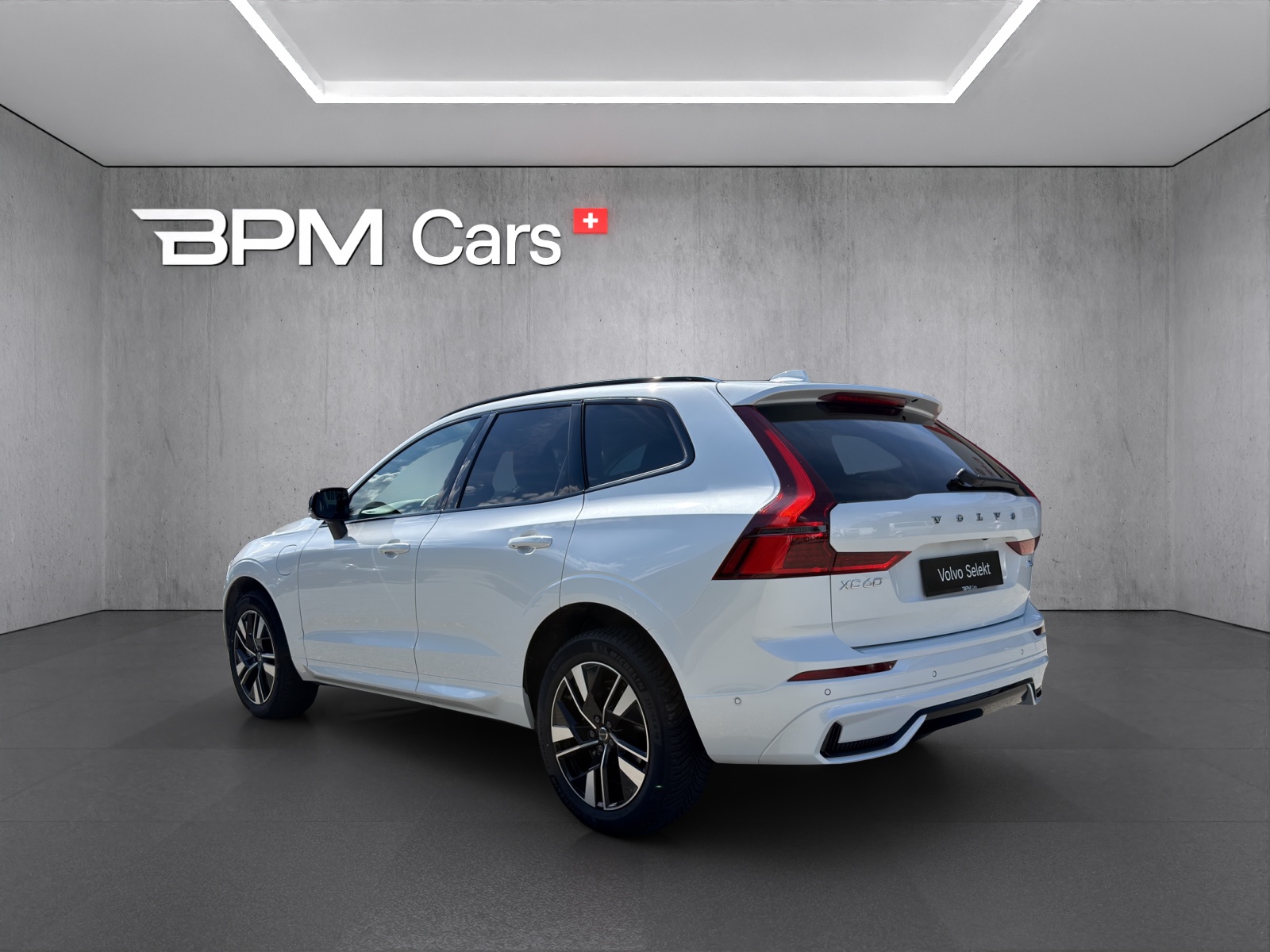 VOLVO XC60 2.0 T6 TE Plus Dark eAWD-image-1