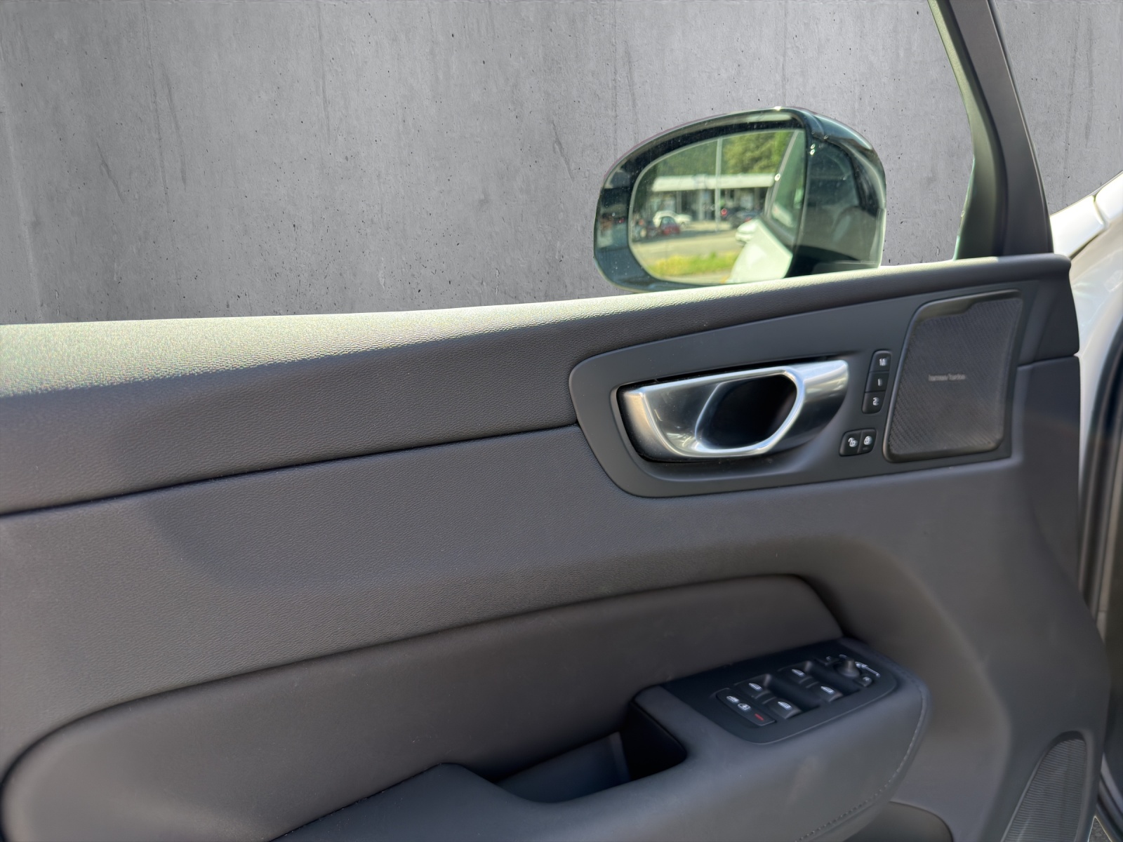 VOLVO XC60 2.0 T6 TE Plus Dark eAWD-image-7