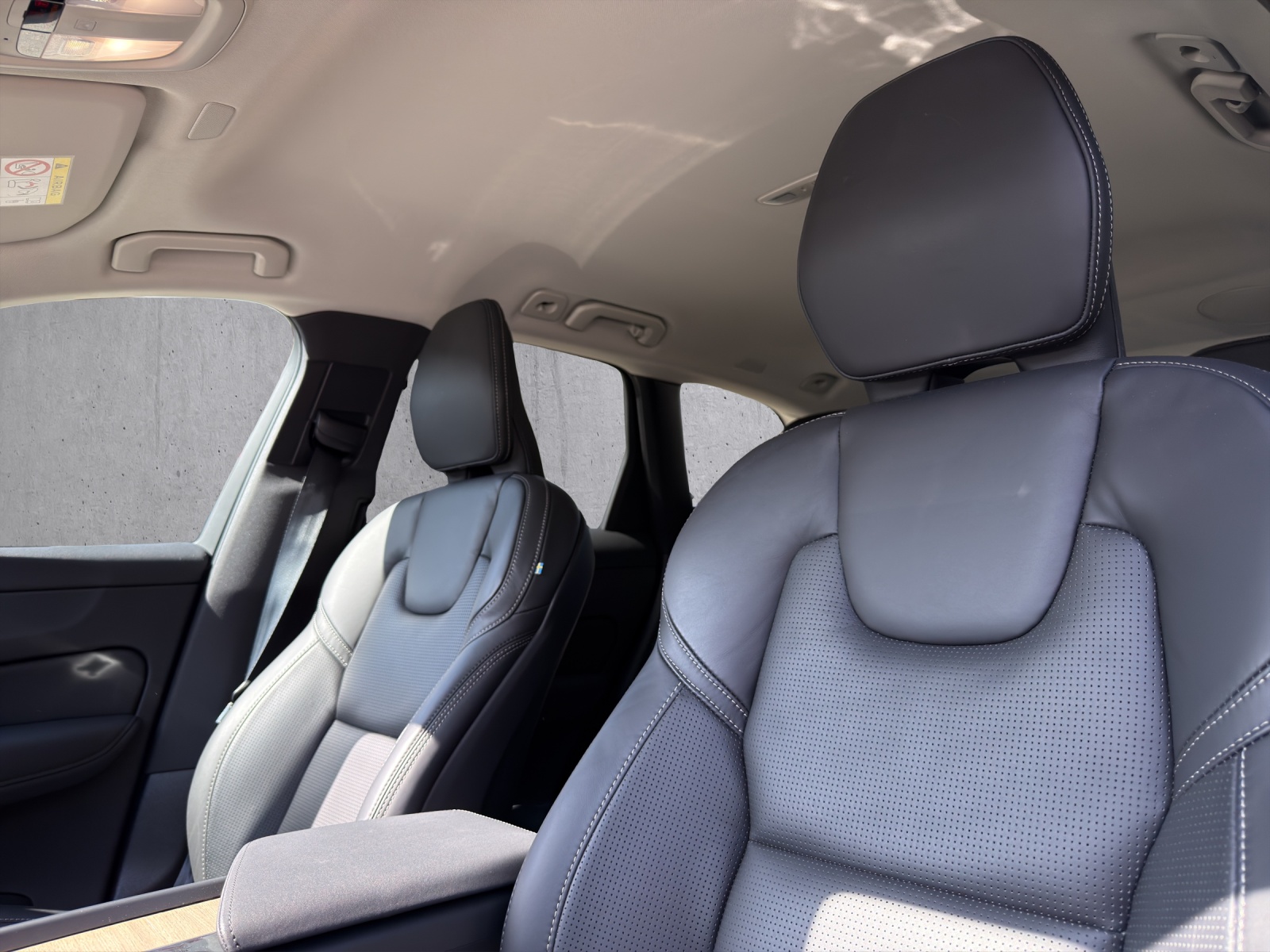 VOLVO XC60 2.0 T6 TE Plus Dark eAWD-image-14