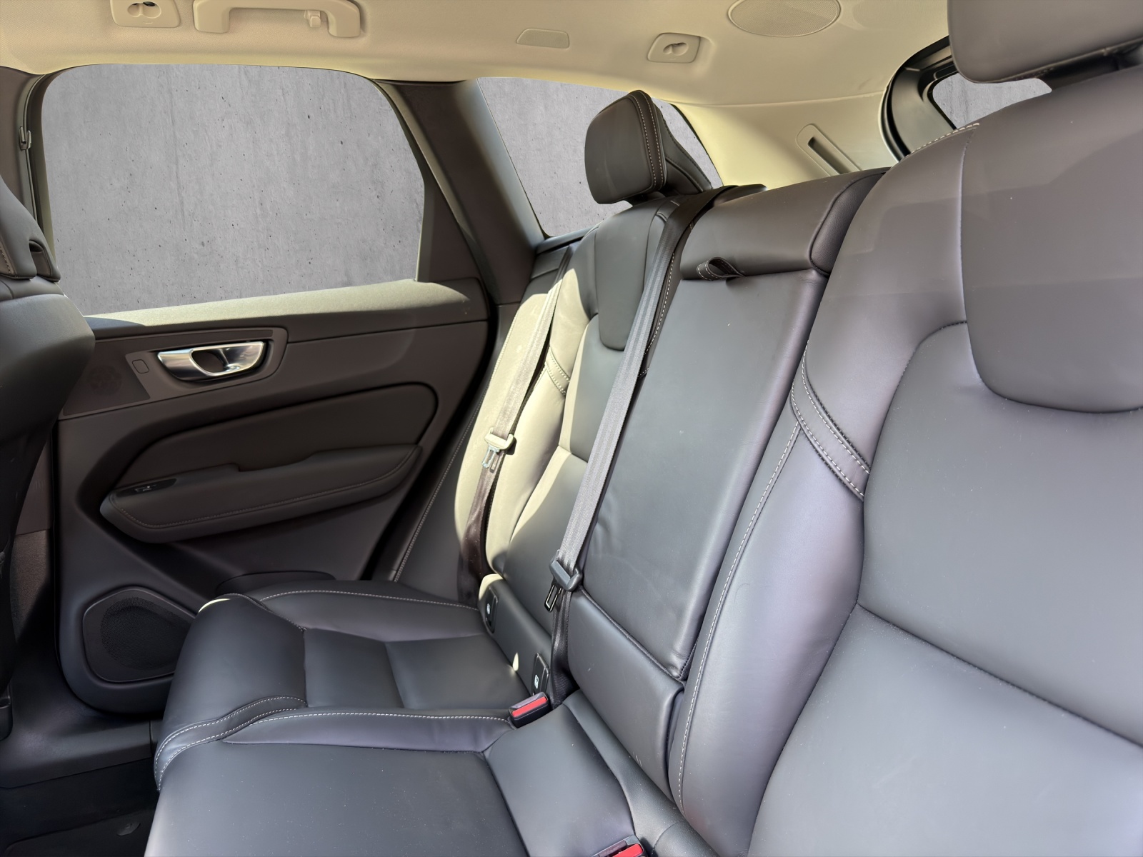 VOLVO XC60 2.0 T6 TE Plus Dark eAWD-image-12