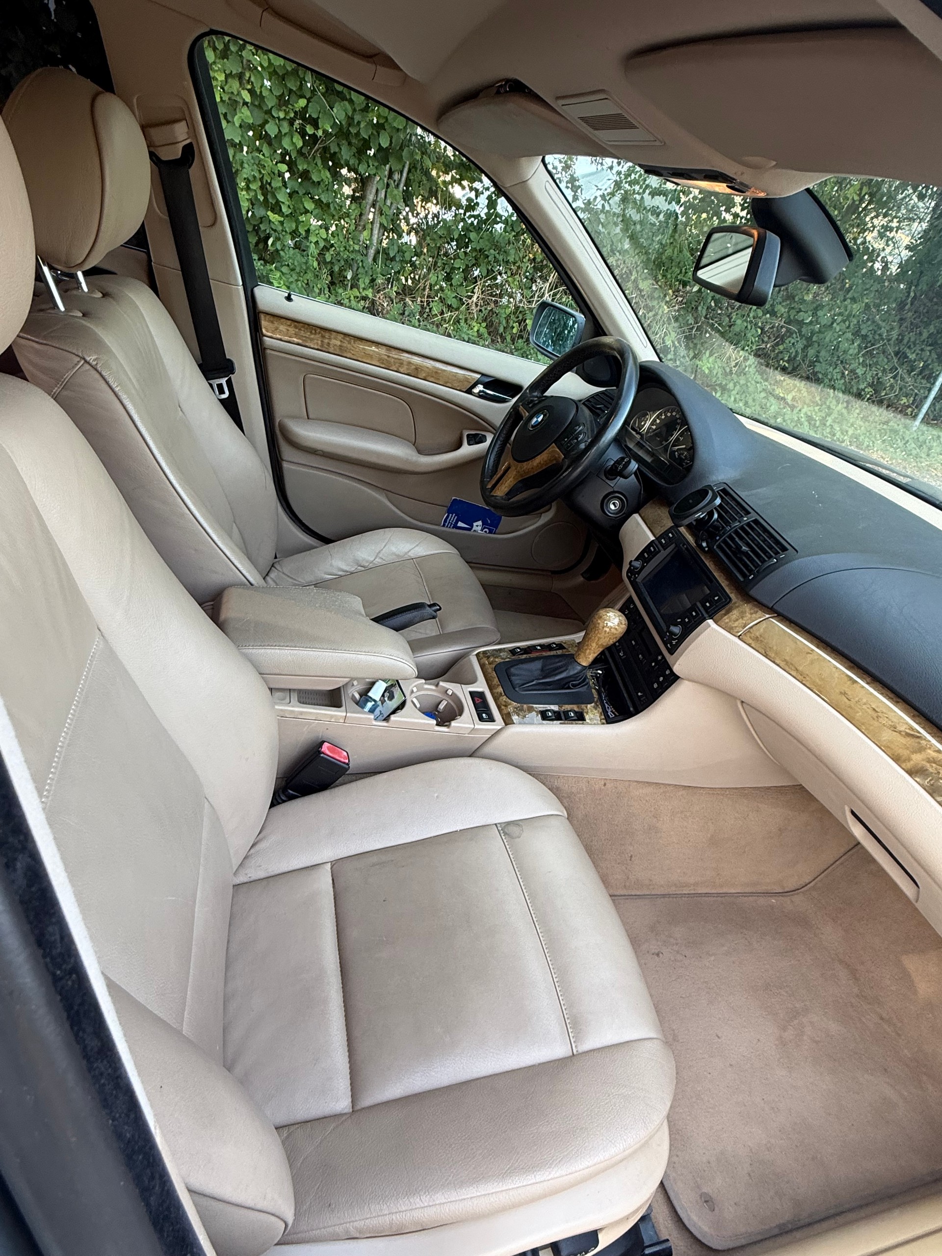 BMW 330xi-image-2