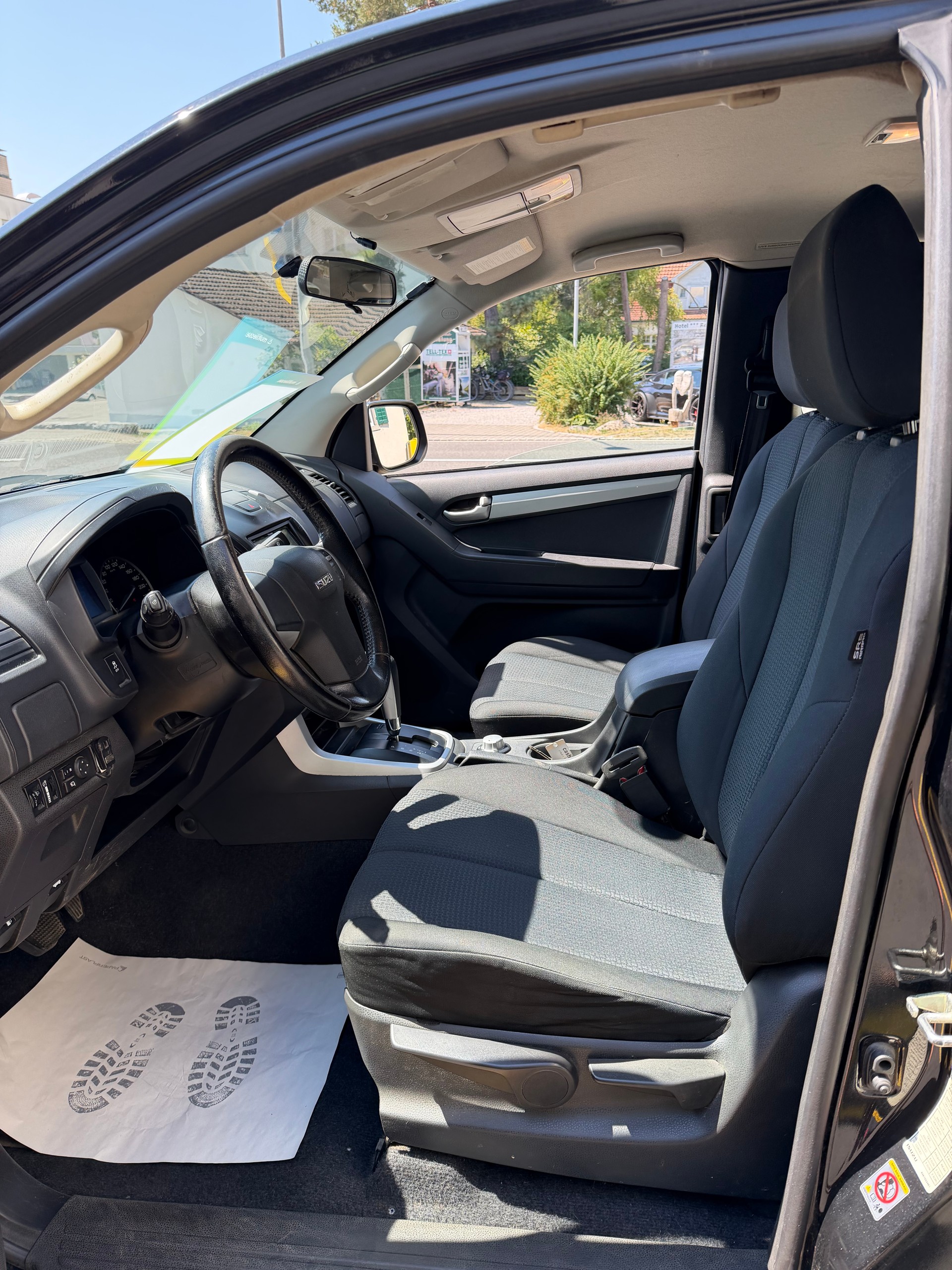ISUZU D-MAX 2.5 SpaceCab Solar 4x4 A-image-13