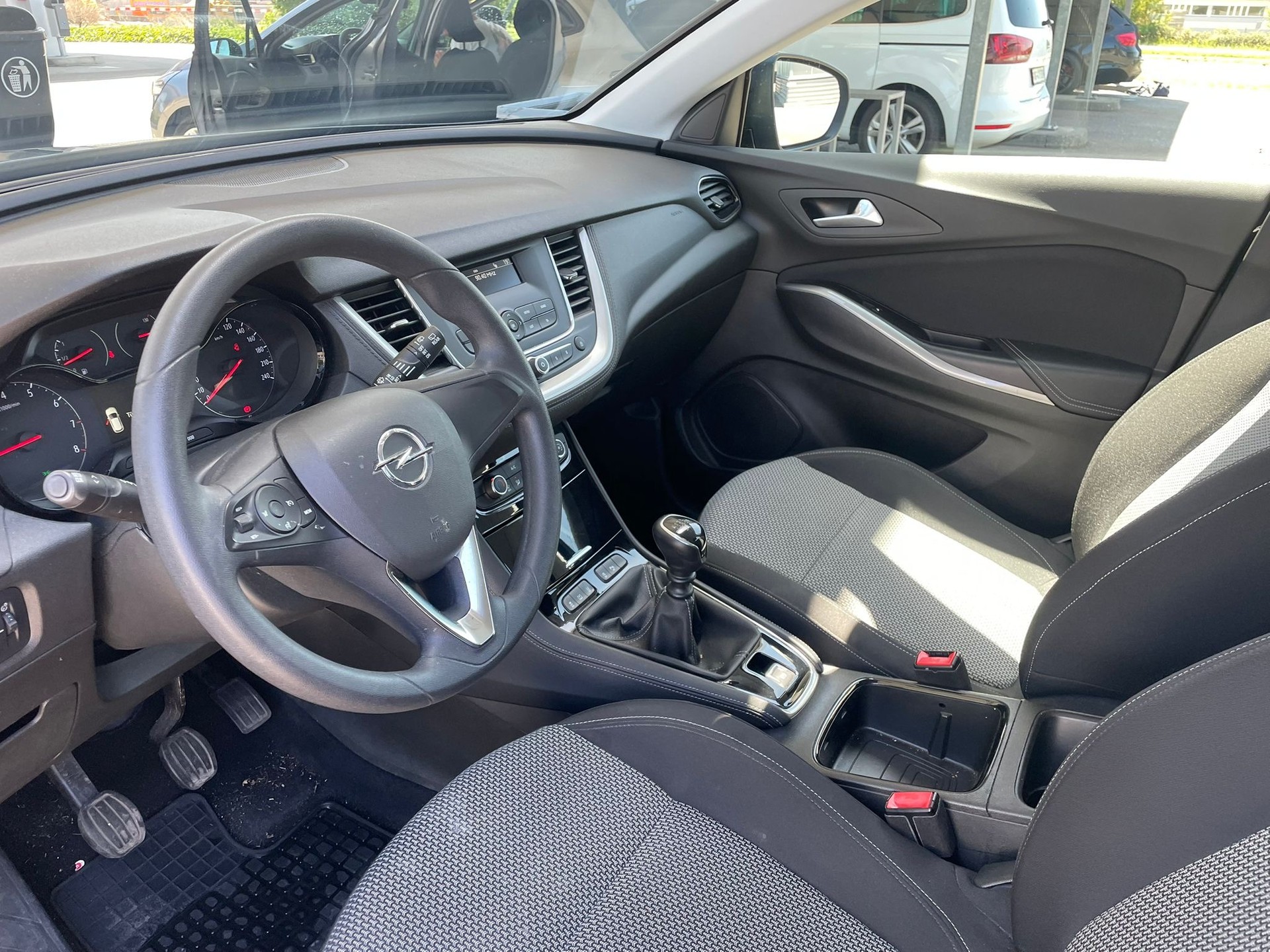 OPEL Grandland X 1.2i TP Design Line-image-12