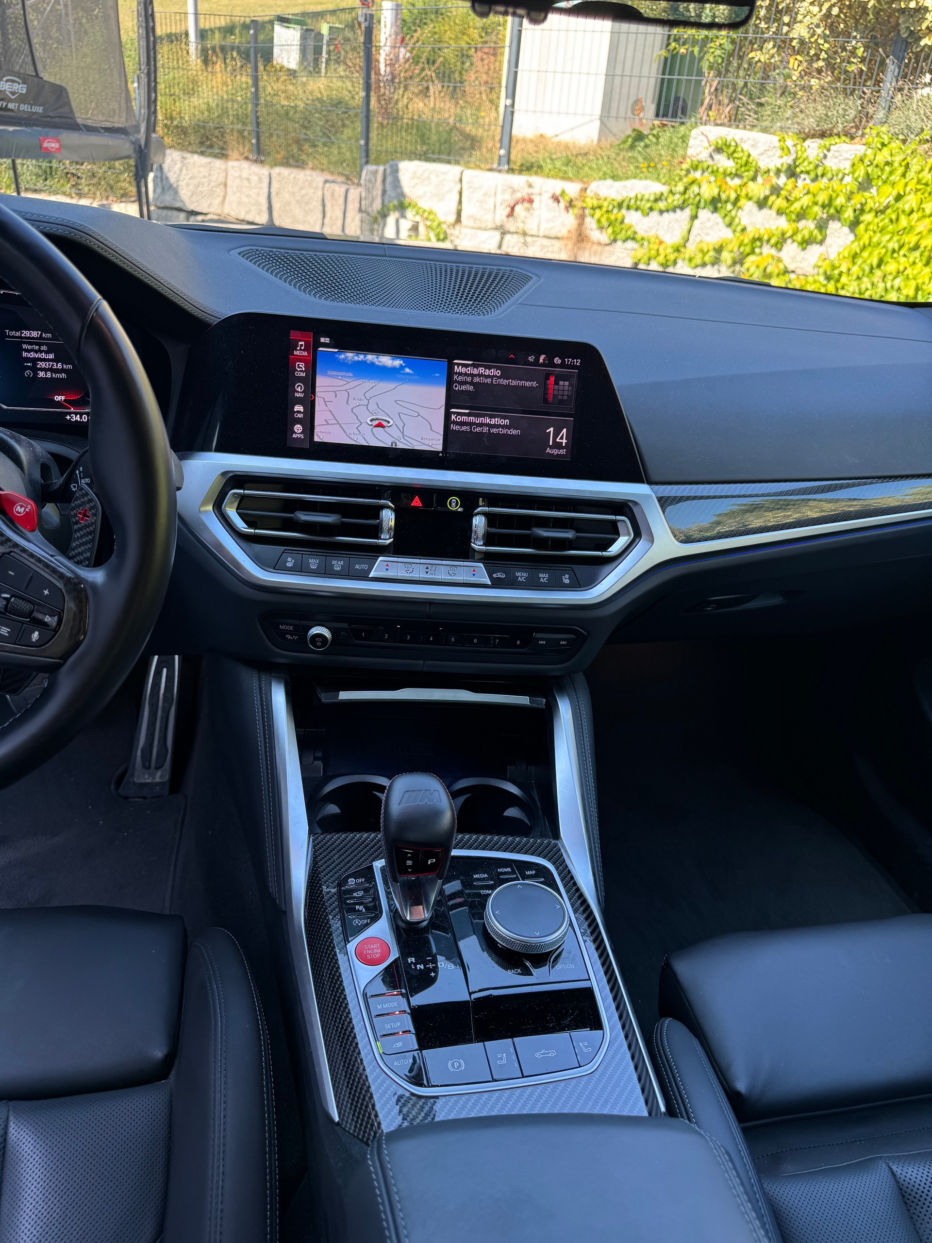 BMW M4 Competition xDrive Cabrio-image-10