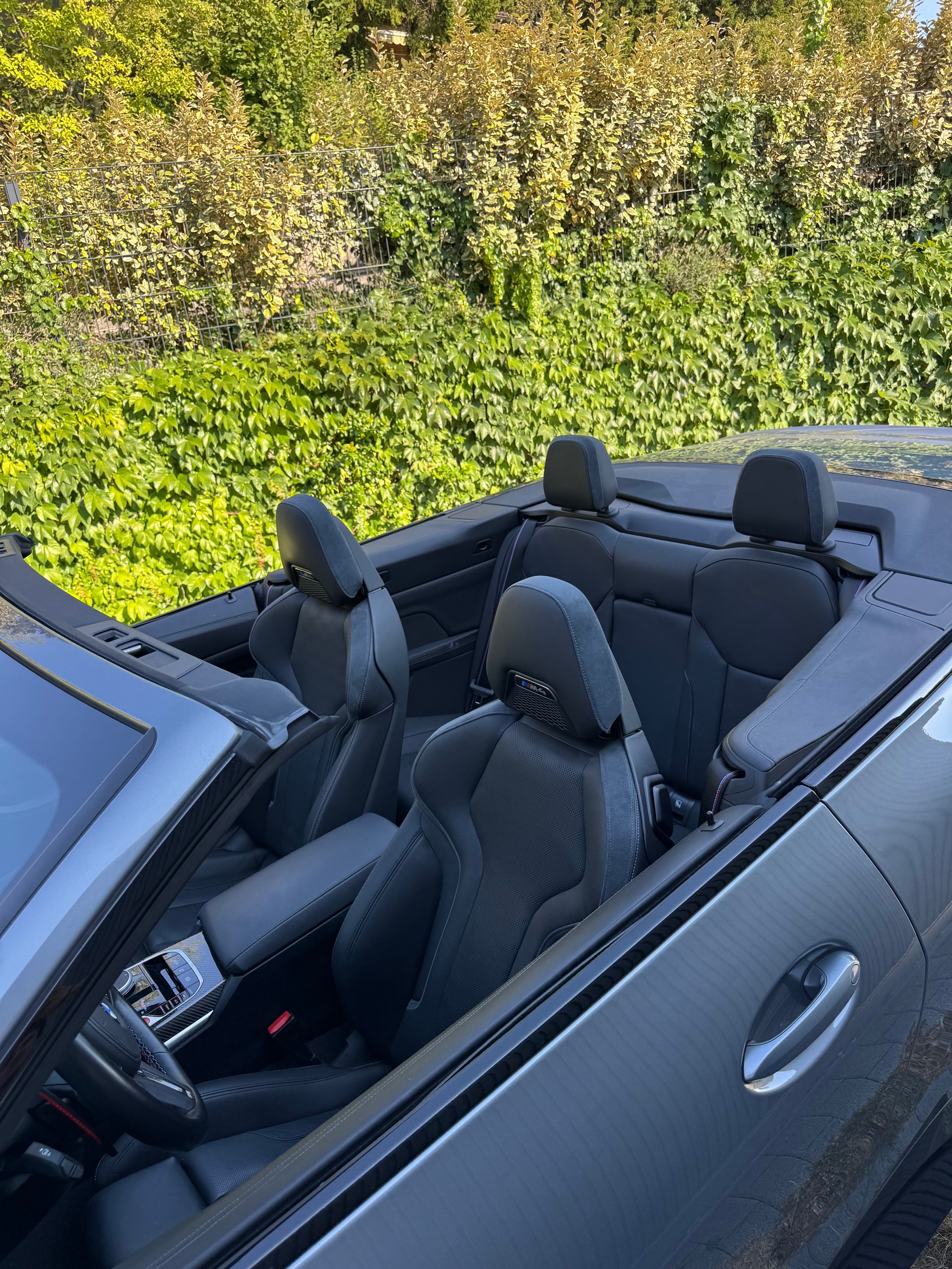 BMW M4 Competition xDrive Cabrio-image-8