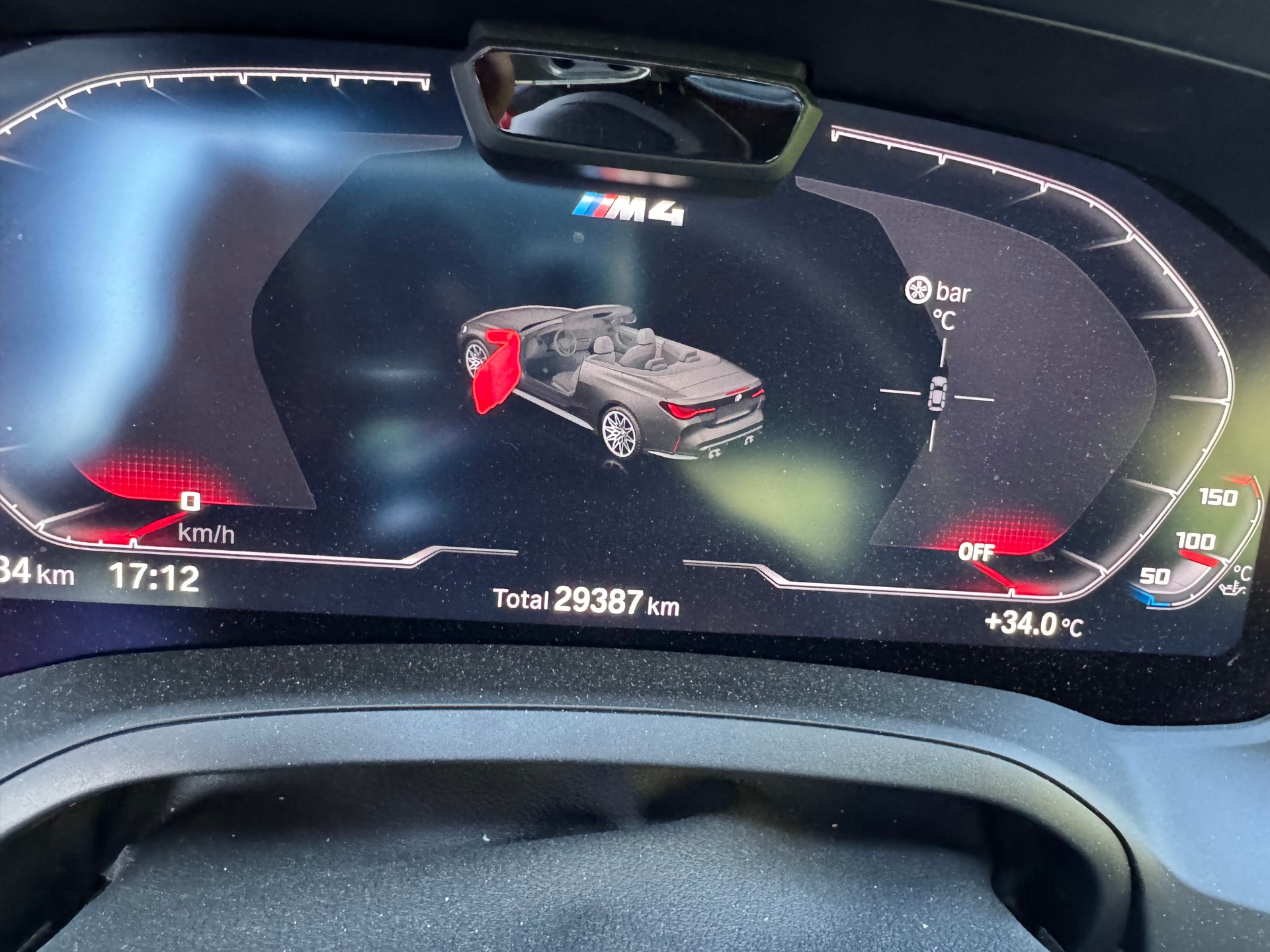 BMW M4 Competition xDrive Cabrio-image-12