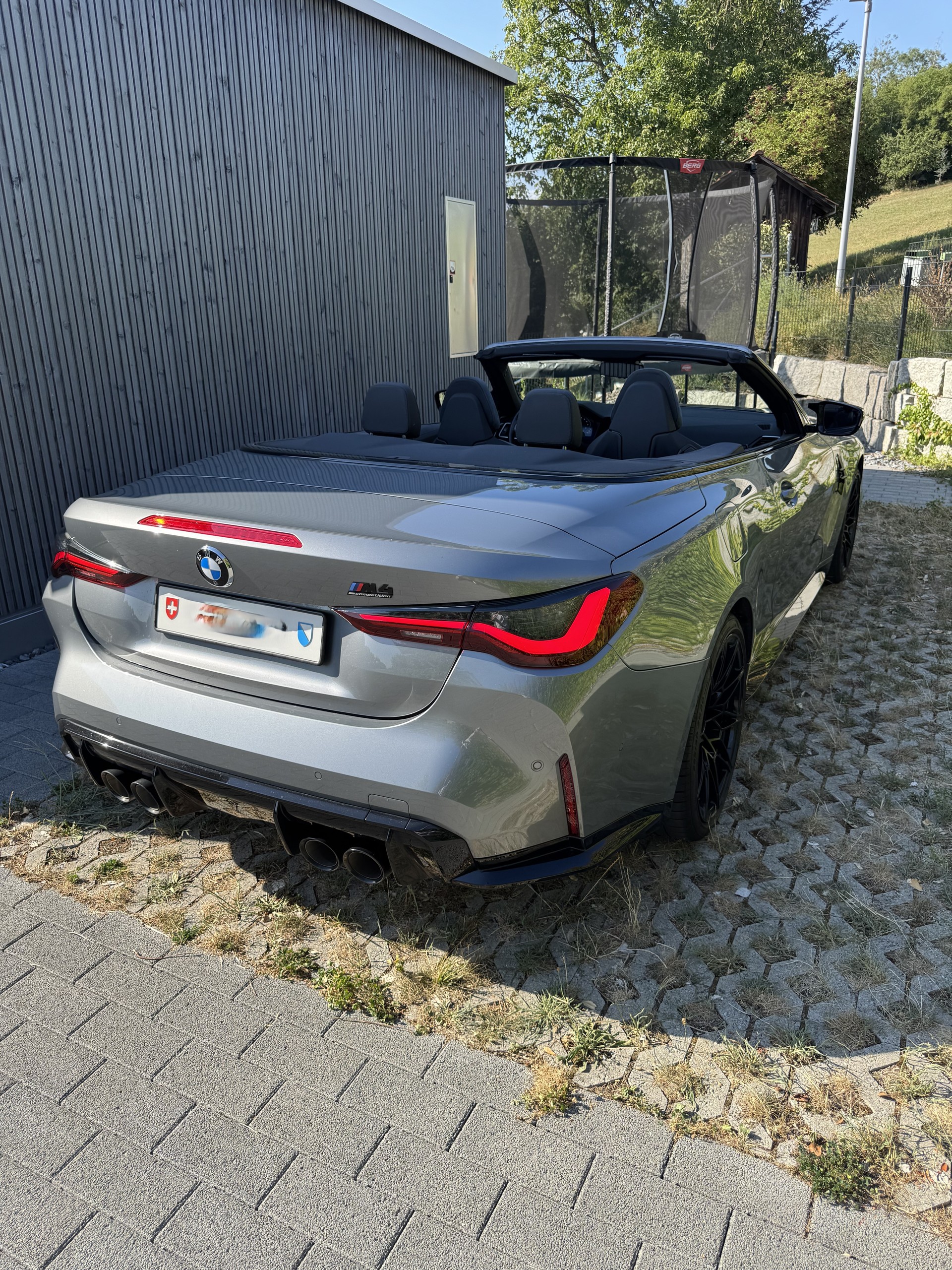 BMW M4 Competition xDrive Cabrio-image-3