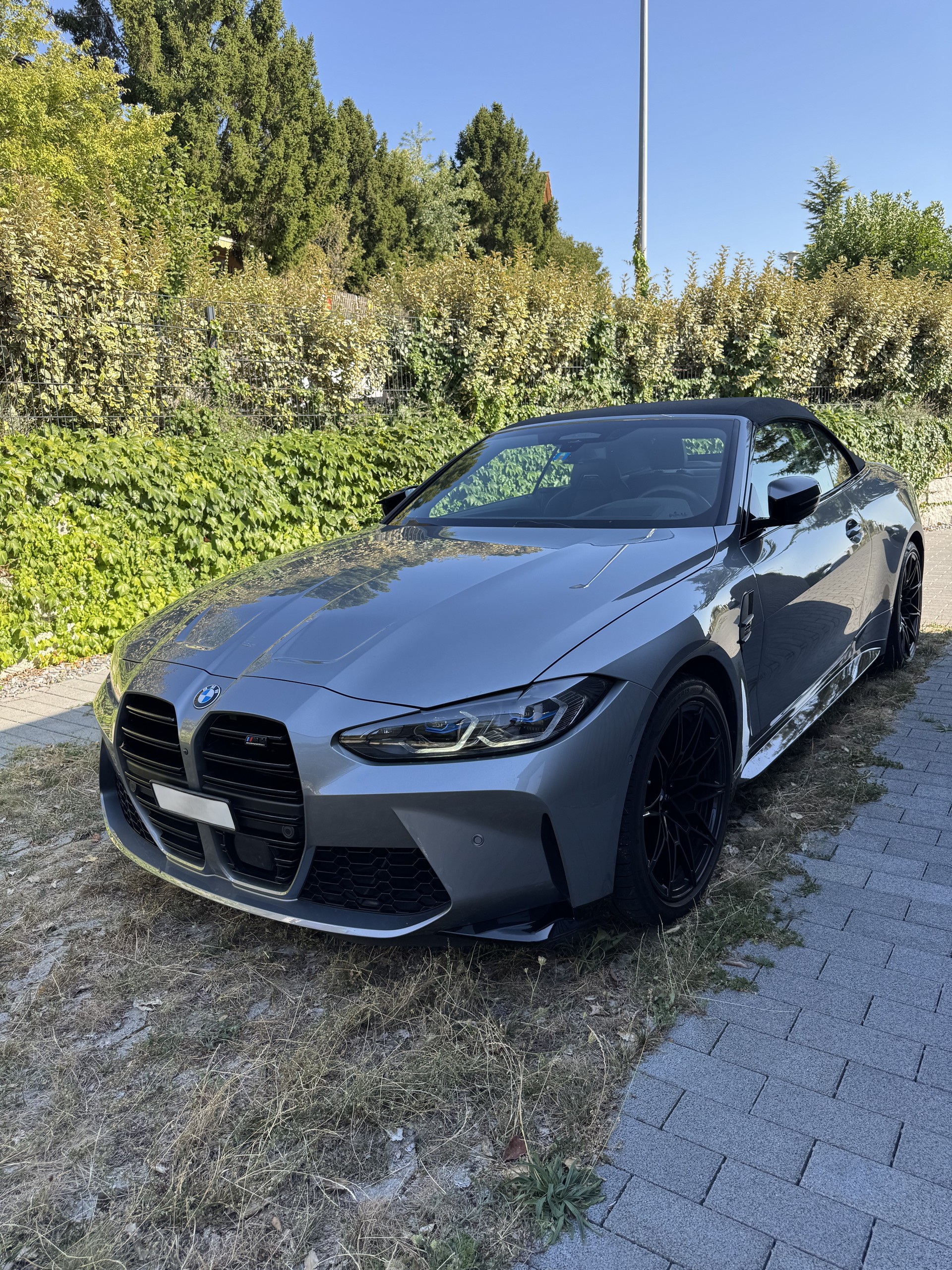 BMW M4 Competition xDrive Cabrio-image-2