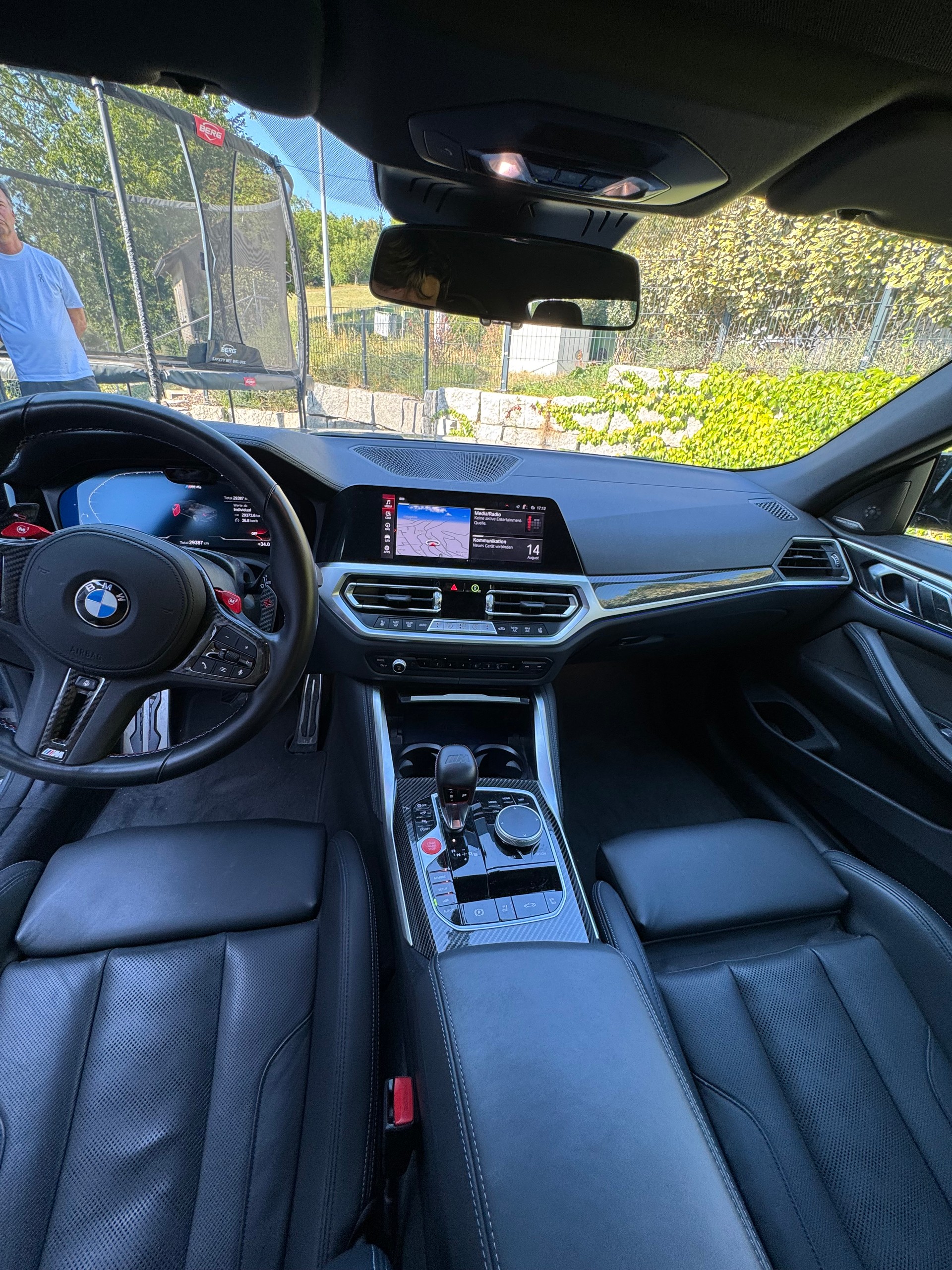 BMW M4 Competition xDrive Cabrio-image-11