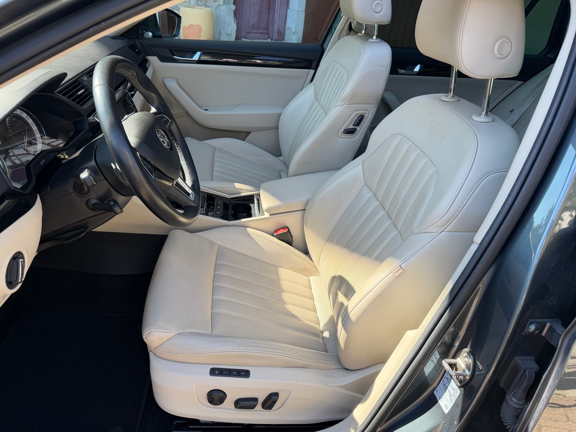 SKODA Superb Combi 2.0 TSI L&K DSG 4x4-image-5